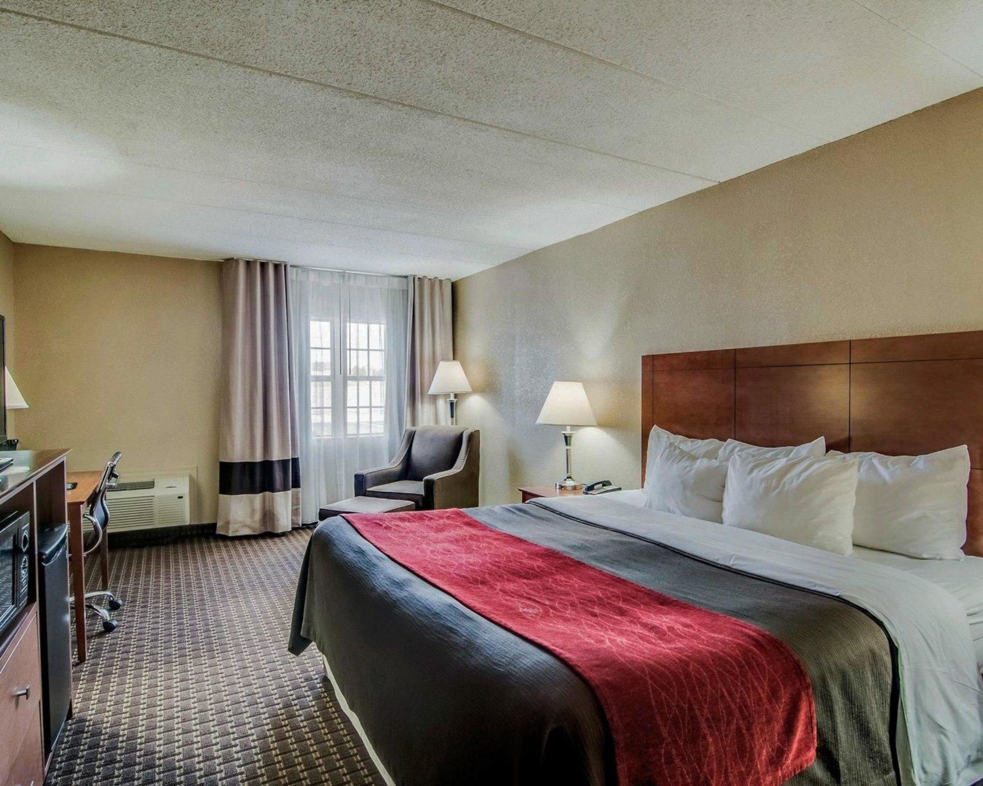 Comfort Inn & Suites Raphine - Lexington Near I-81 And I-64