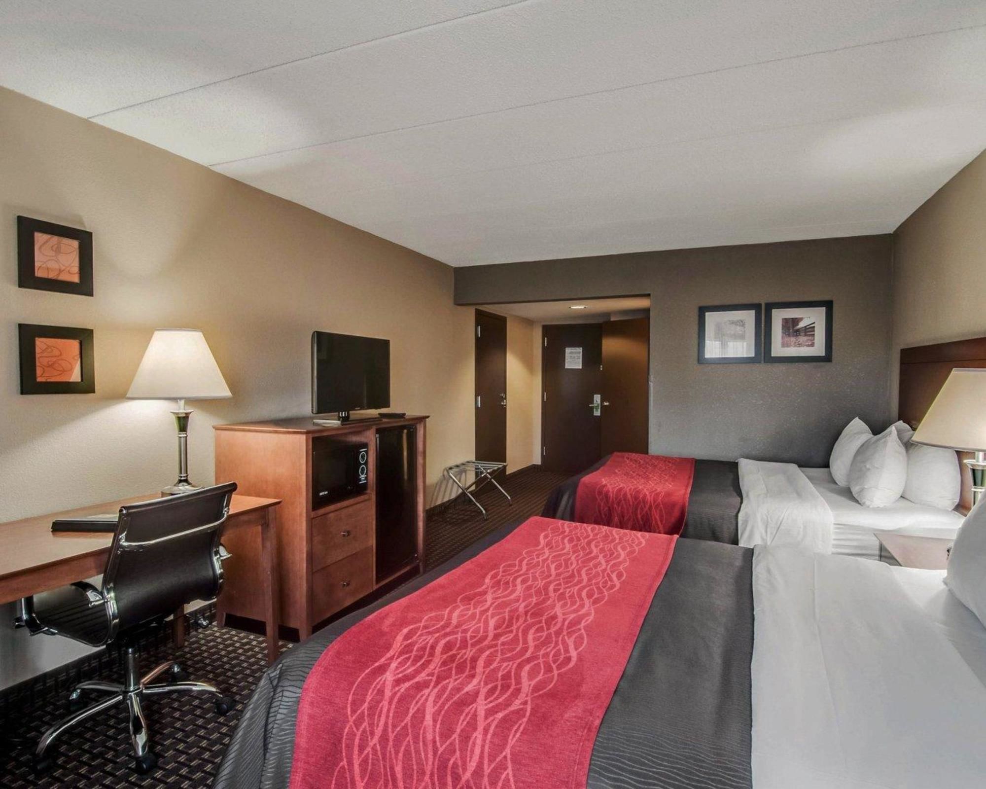 Comfort Inn & Suites Raphine - Lexington Near I-81 And I-64
