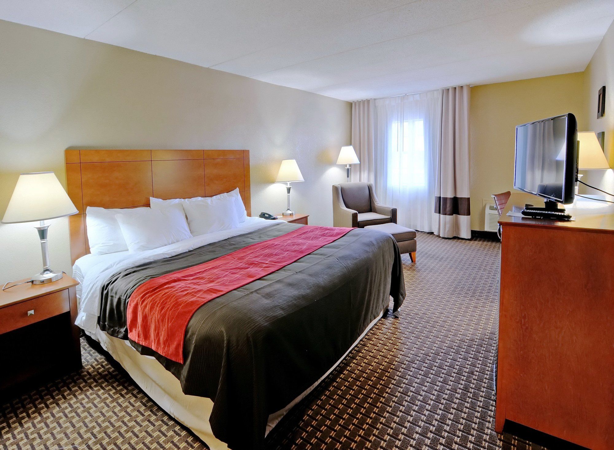 Comfort Inn & Suites Raphine - Lexington Near I-81 And I-64