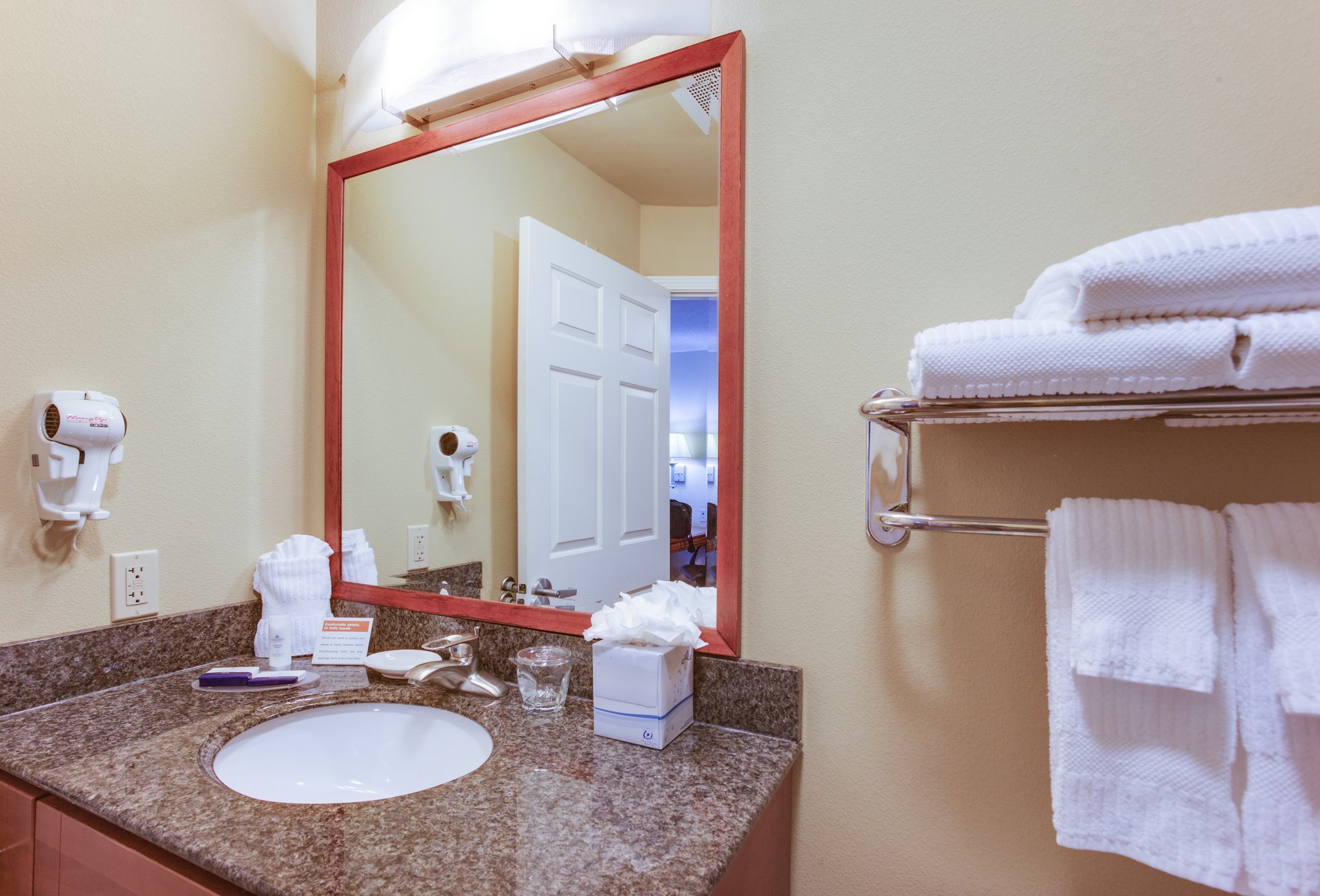 Candlewood Suites Richmond Airport