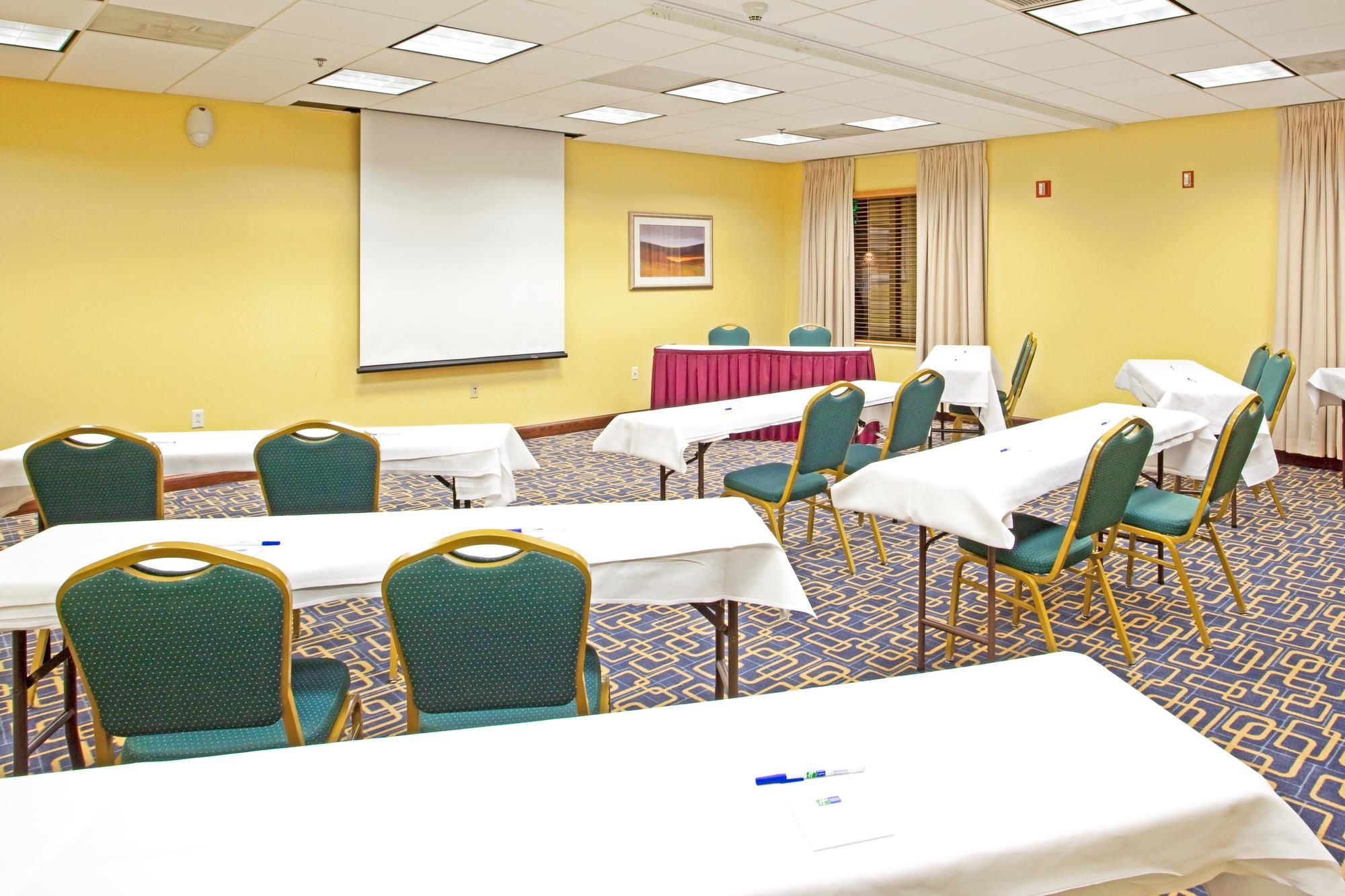 Holiday Inn Express Richmond Airport