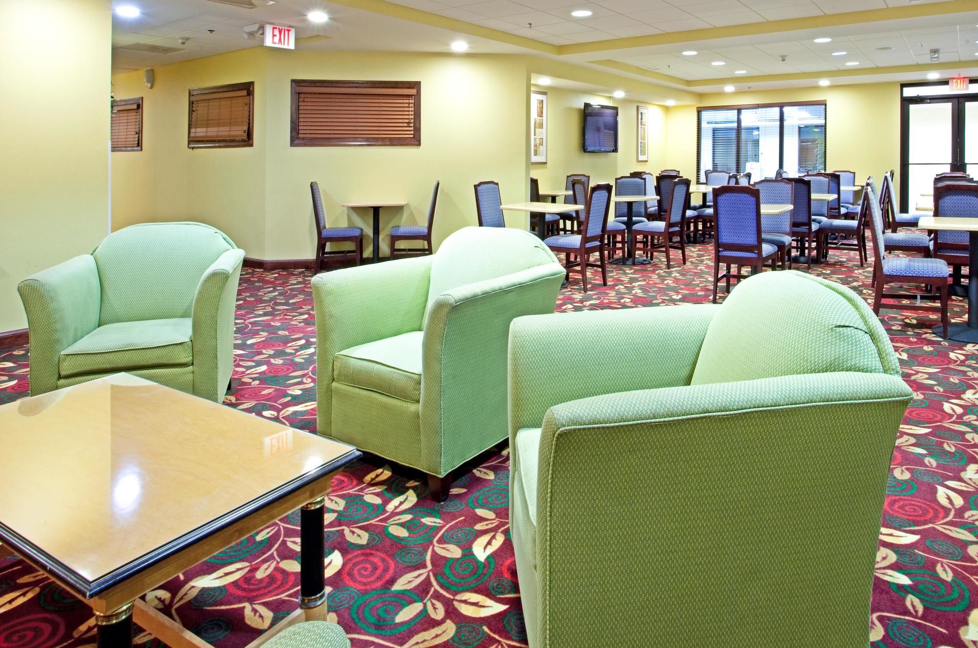 Holiday Inn Express Richmond Airport