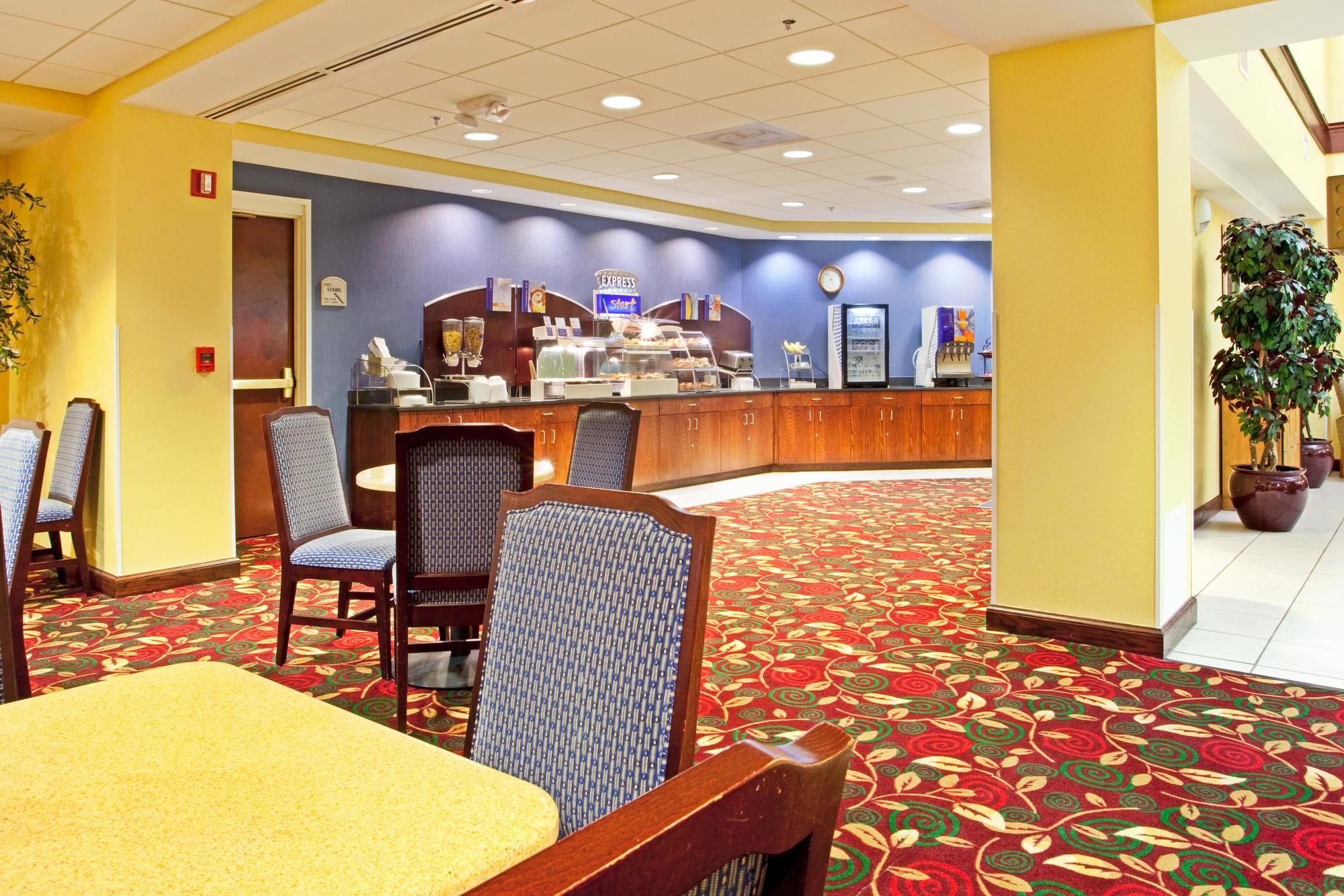 Holiday Inn Express Richmond Airport
