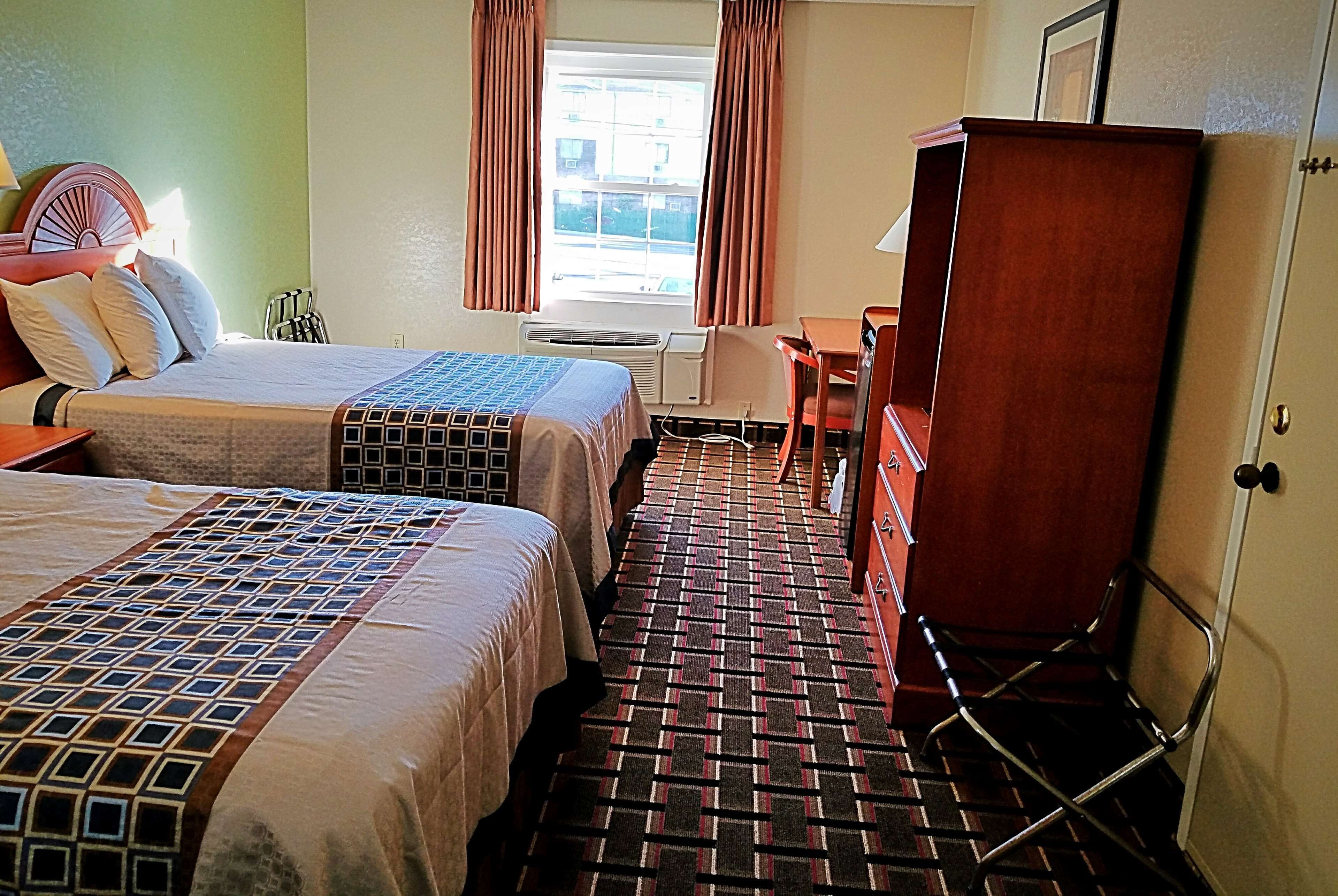 Knights Inn Richmond at W Broad Saint