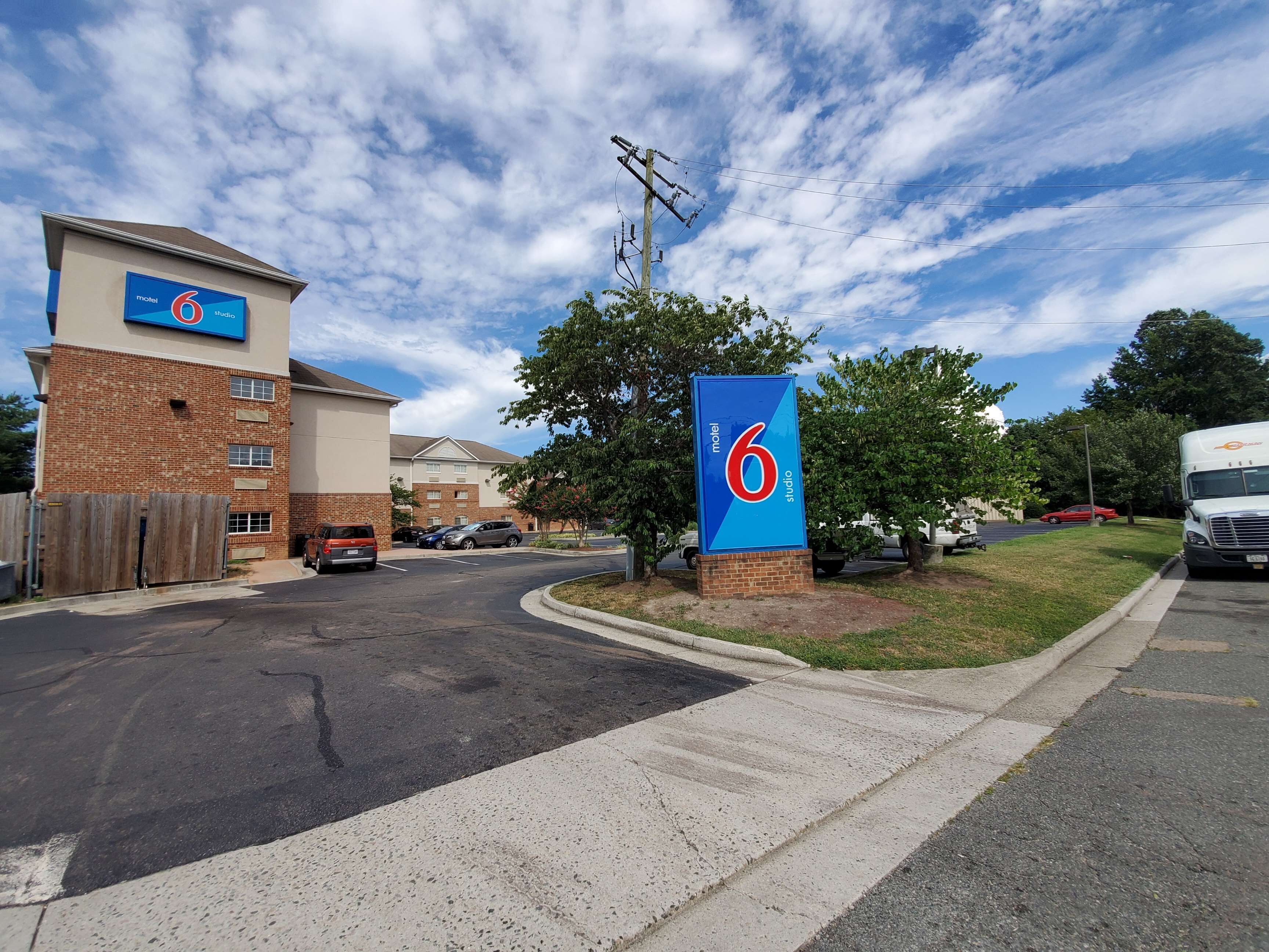 Studio 6 Richmond, VA - I-64 West