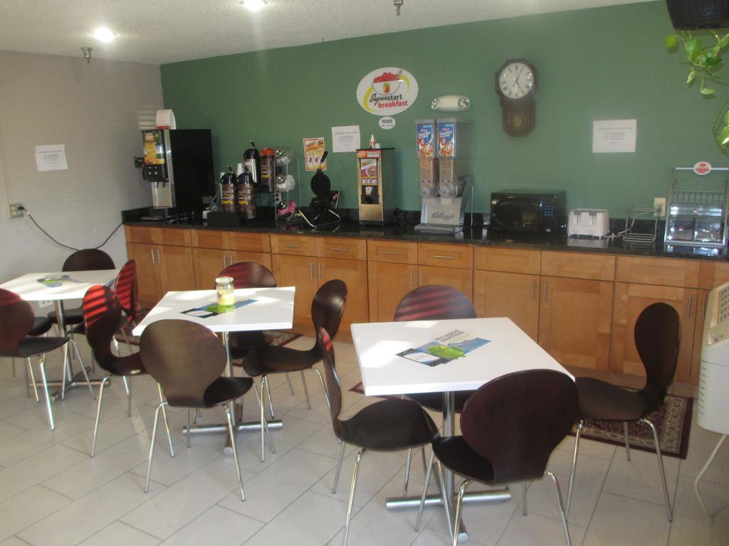 Super 8 by Wyndham Richmond/Chamberlayne Rd