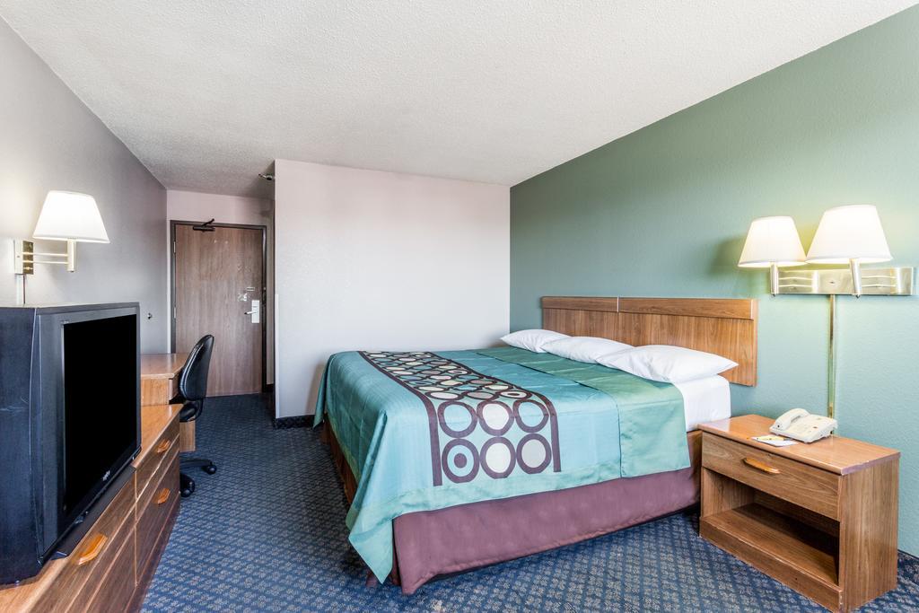 Super 8 by Wyndham Richmond Midlothian Turnpike