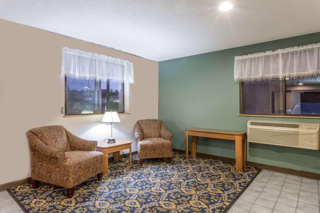Super 8 by Wyndham Richmond Midlothian Turnpike