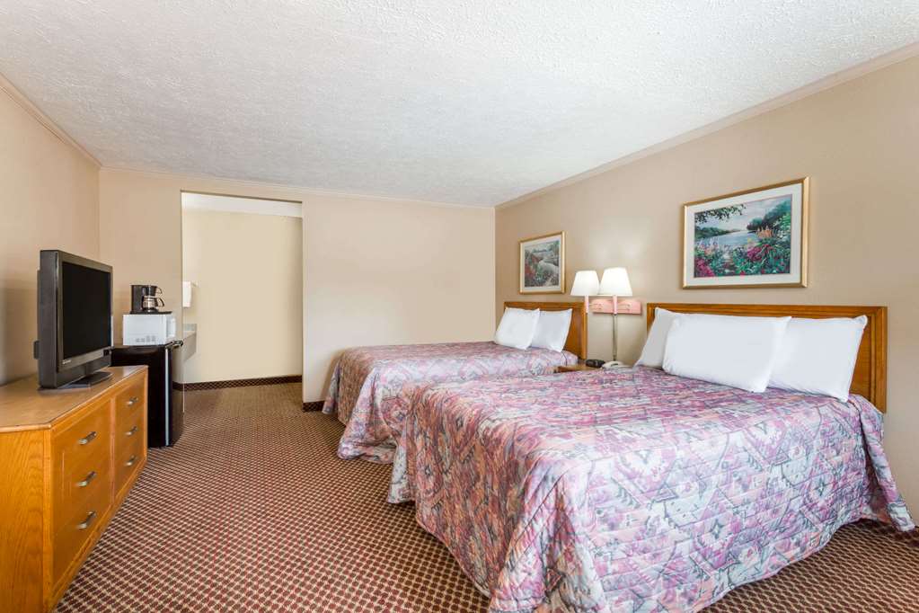 Travelodge by Wyndham Ridgeway Martinsville Area