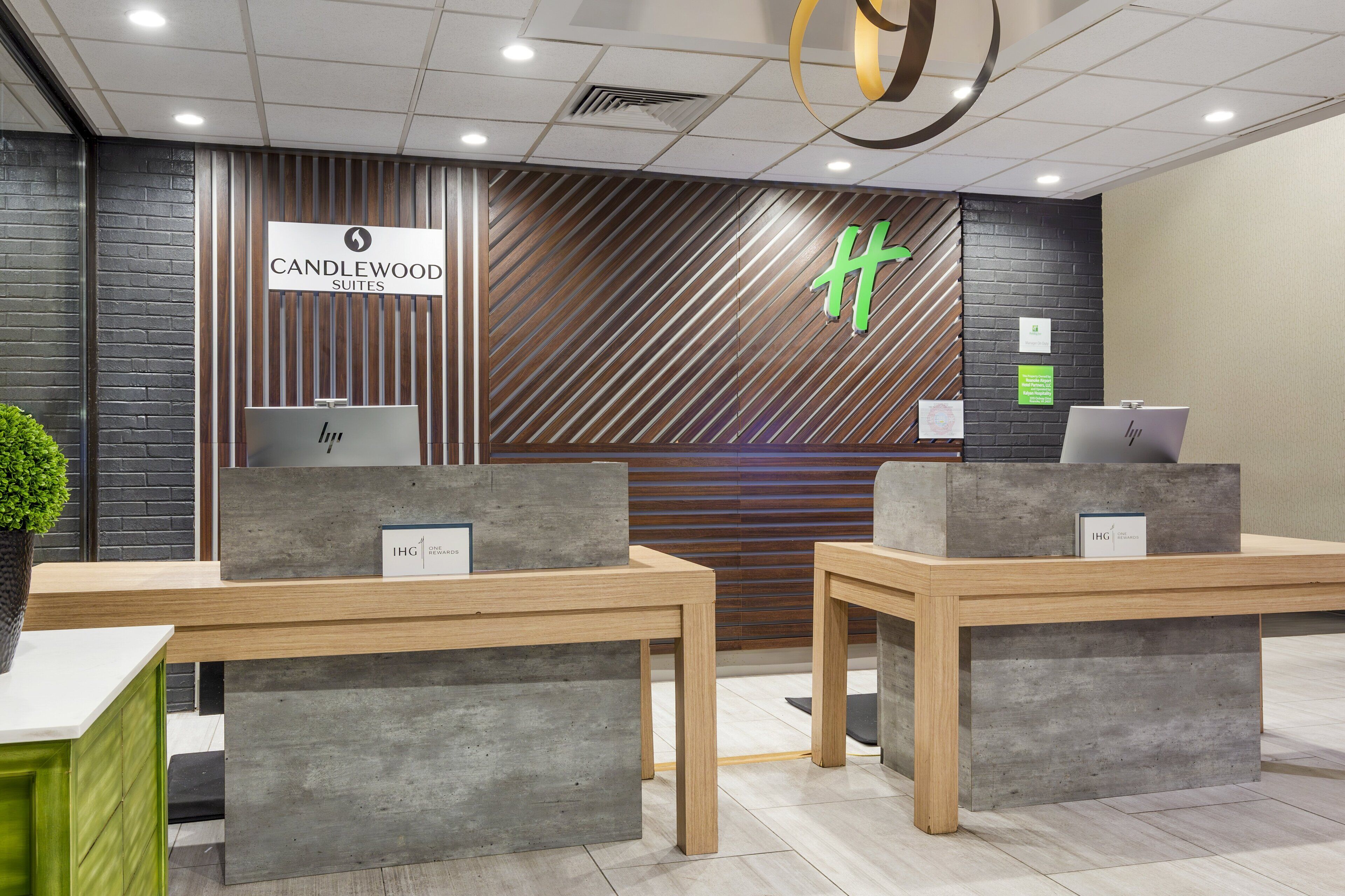 Holiday Inn Roanoke Airport-Conference CTR