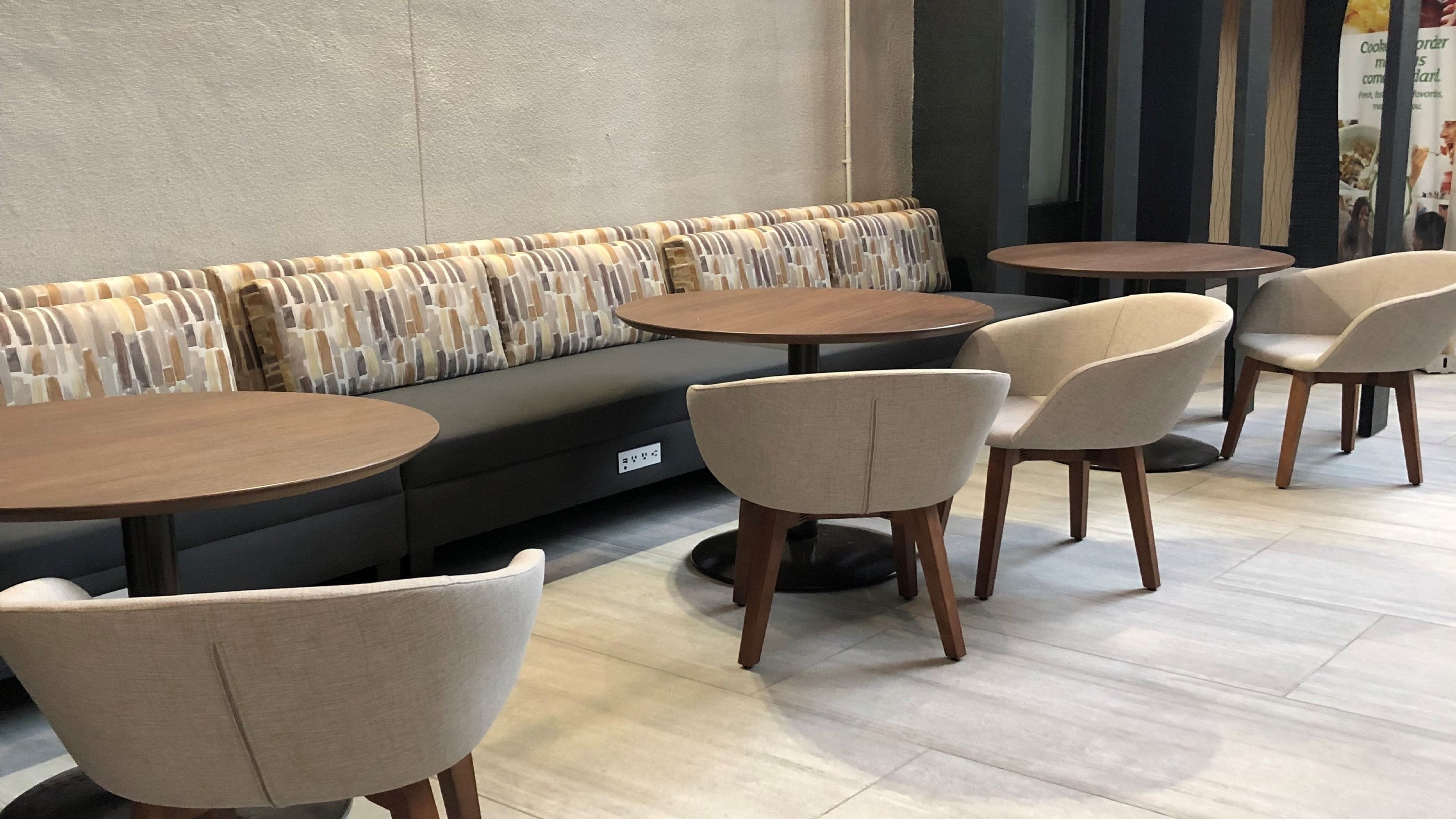 Holiday Inn Roanoke Airport-Conference CTR