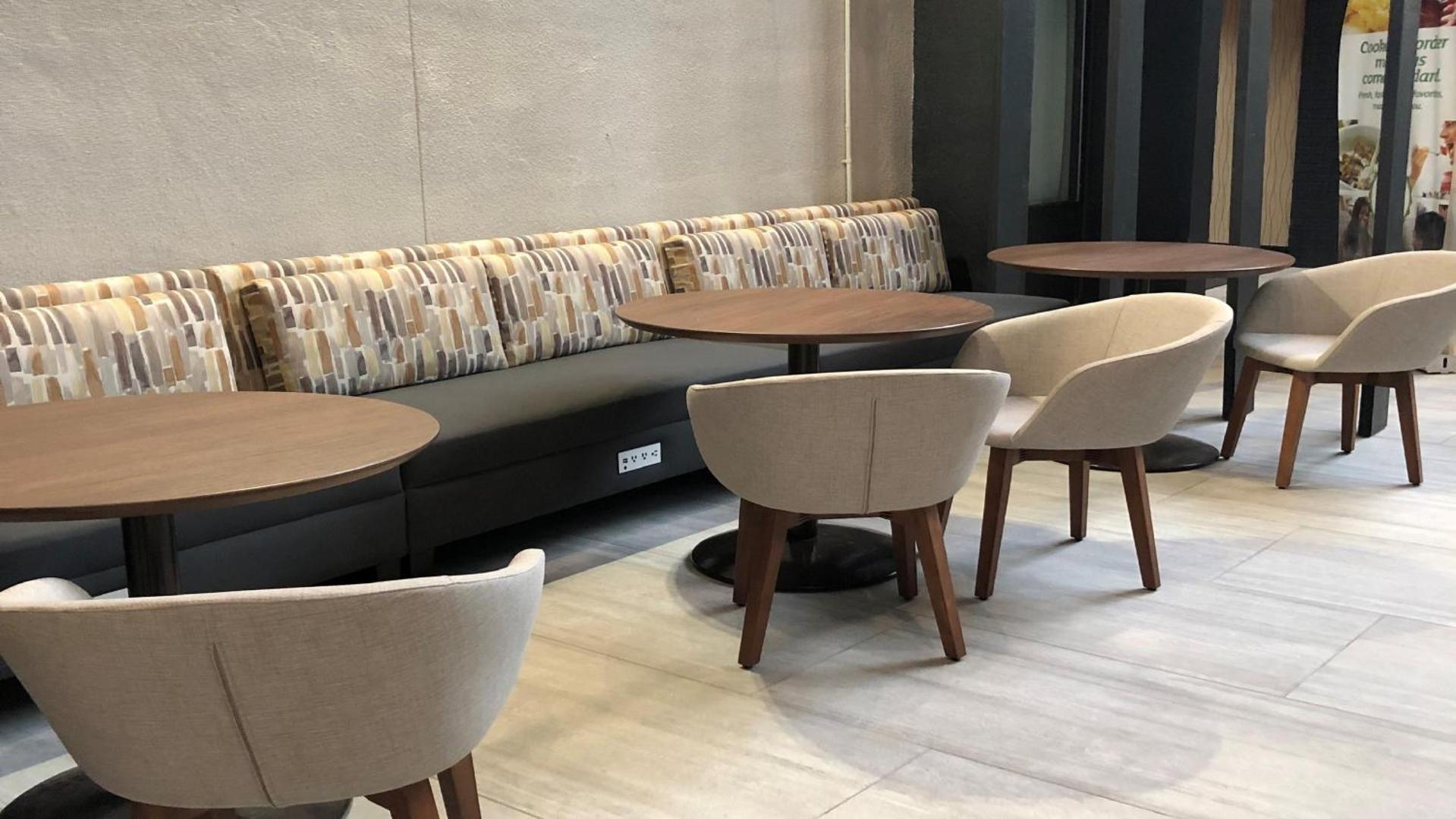 Holiday Inn Roanoke Airport-Conference CTR