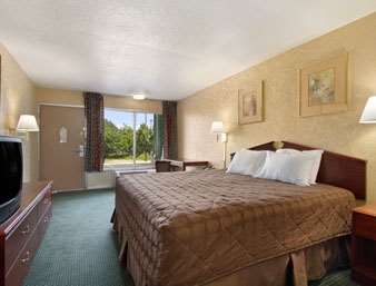 Days Inn by Wyndham Roanoke Civic Center