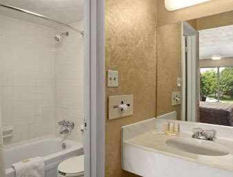 Days Inn by Wyndham Roanoke Civic Center