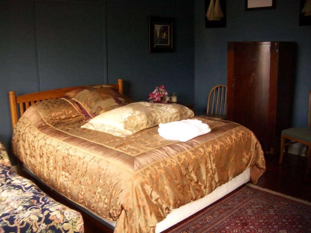 Ubon Thai Victorian Inn