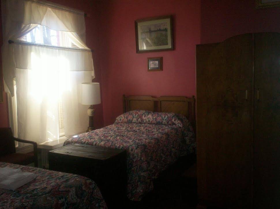 Ubon Thai Victorian Inn