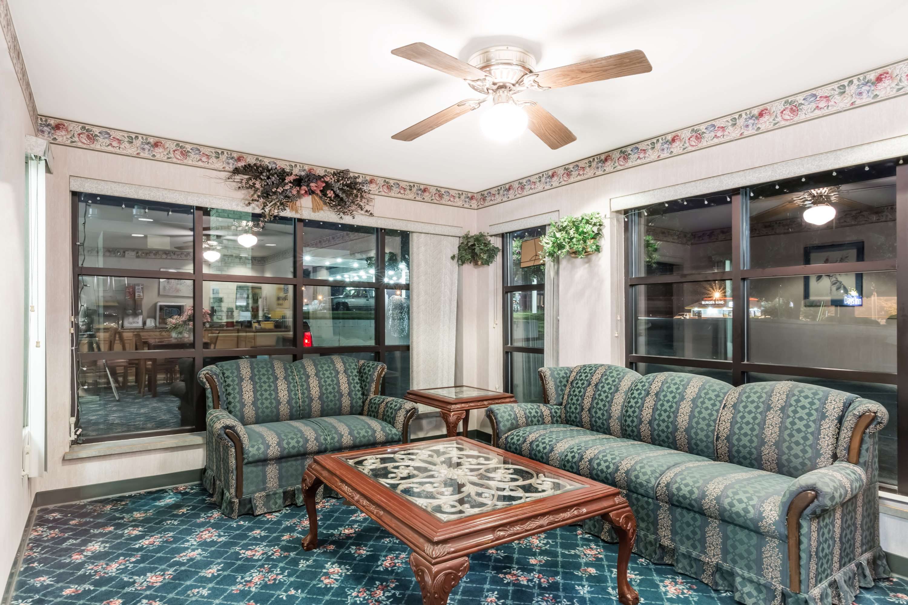 Brentwood Inn & Suites