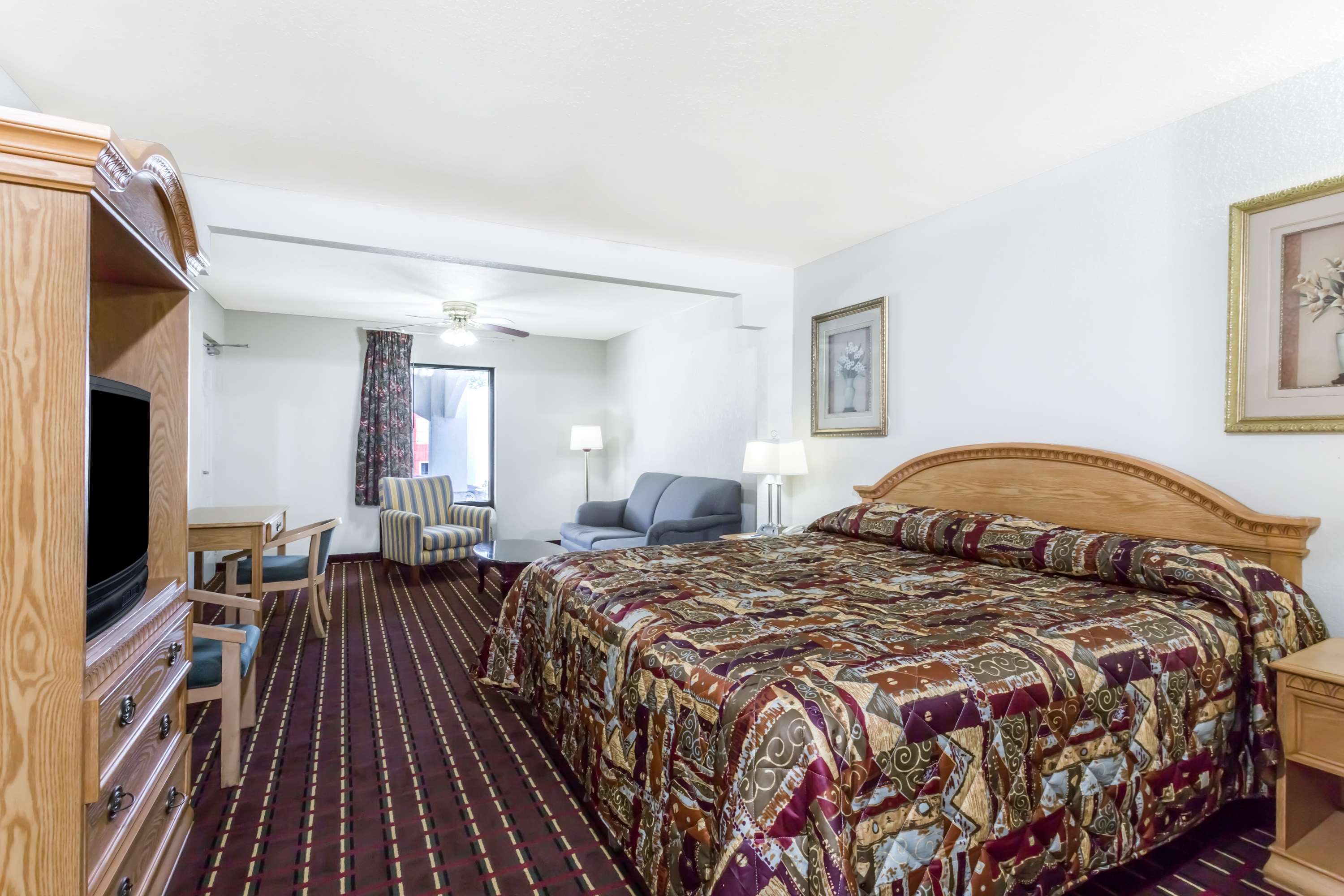 Brentwood Inn & Suites