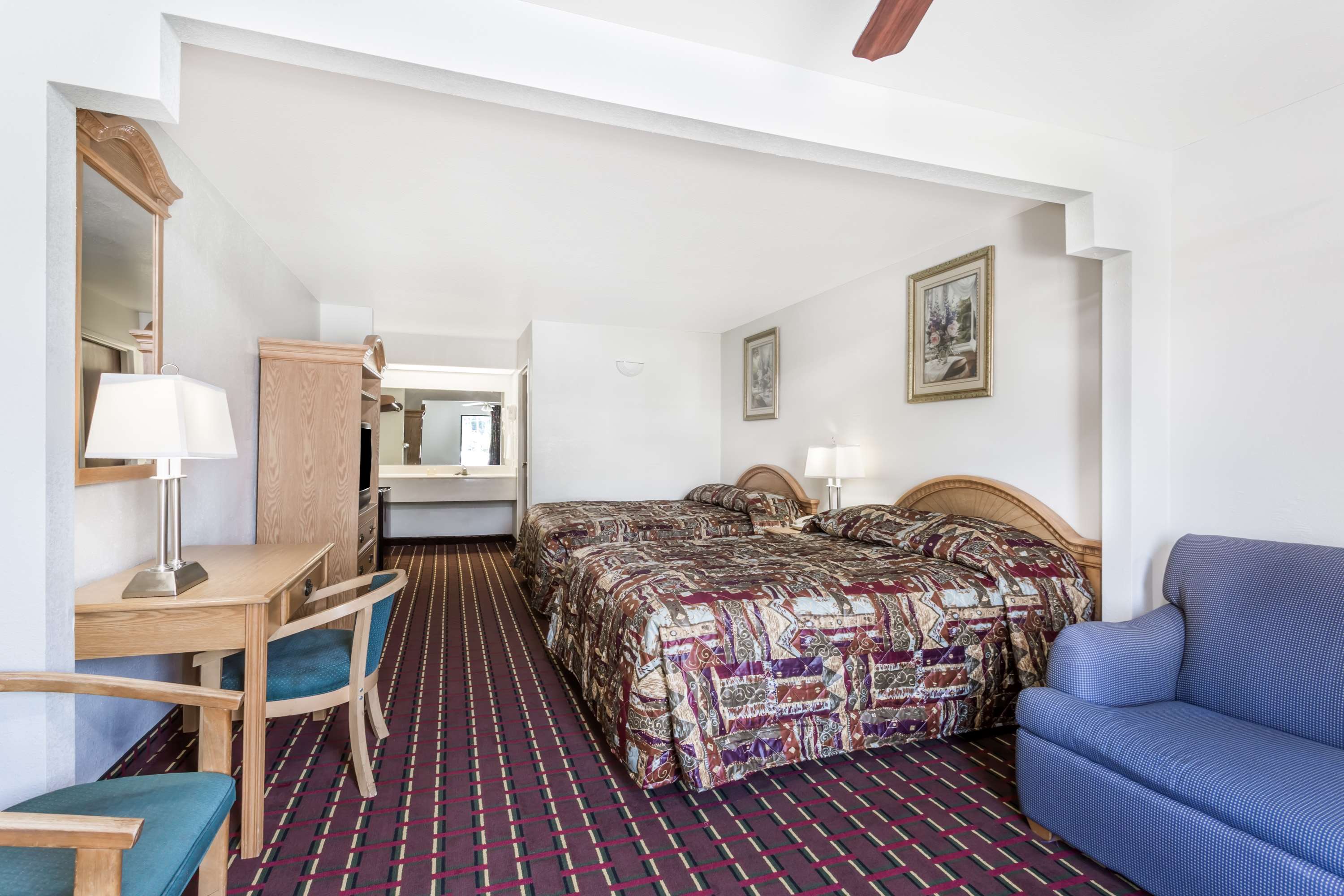 Brentwood Inn & Suites