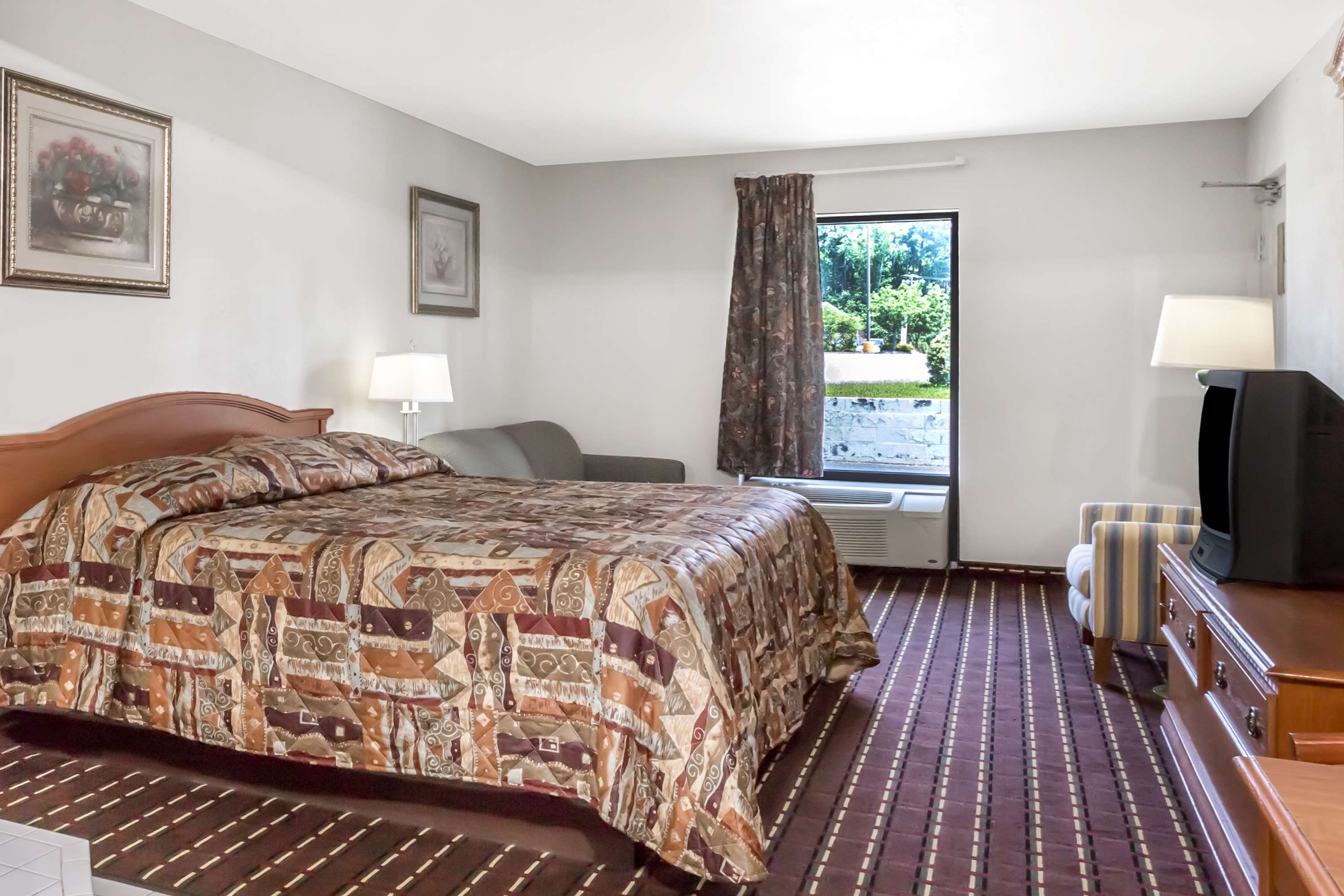 Brentwood Inn & Suites