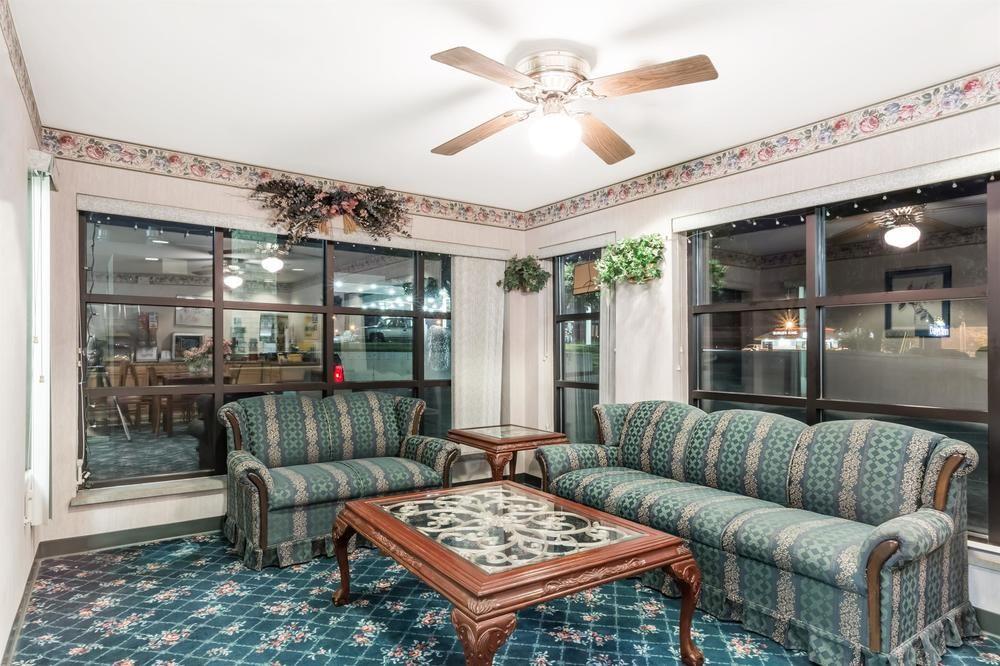 Brentwood Inn & Suites