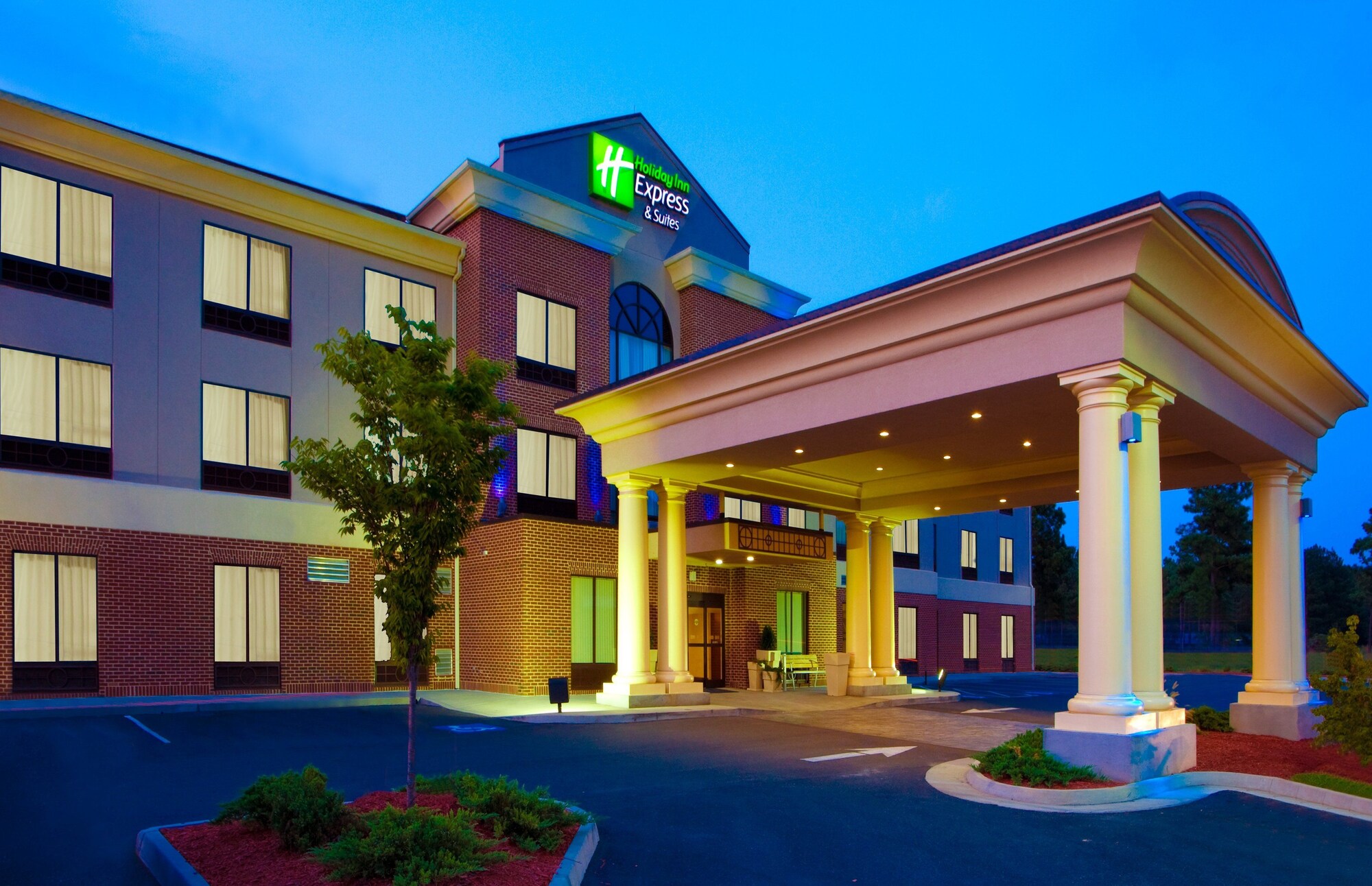 Holiday Inn Express & Suites Tappahannock
