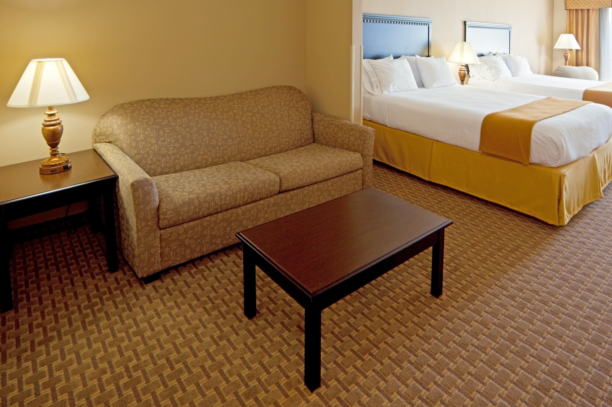 Holiday Inn Express & Suites Tappahannock
