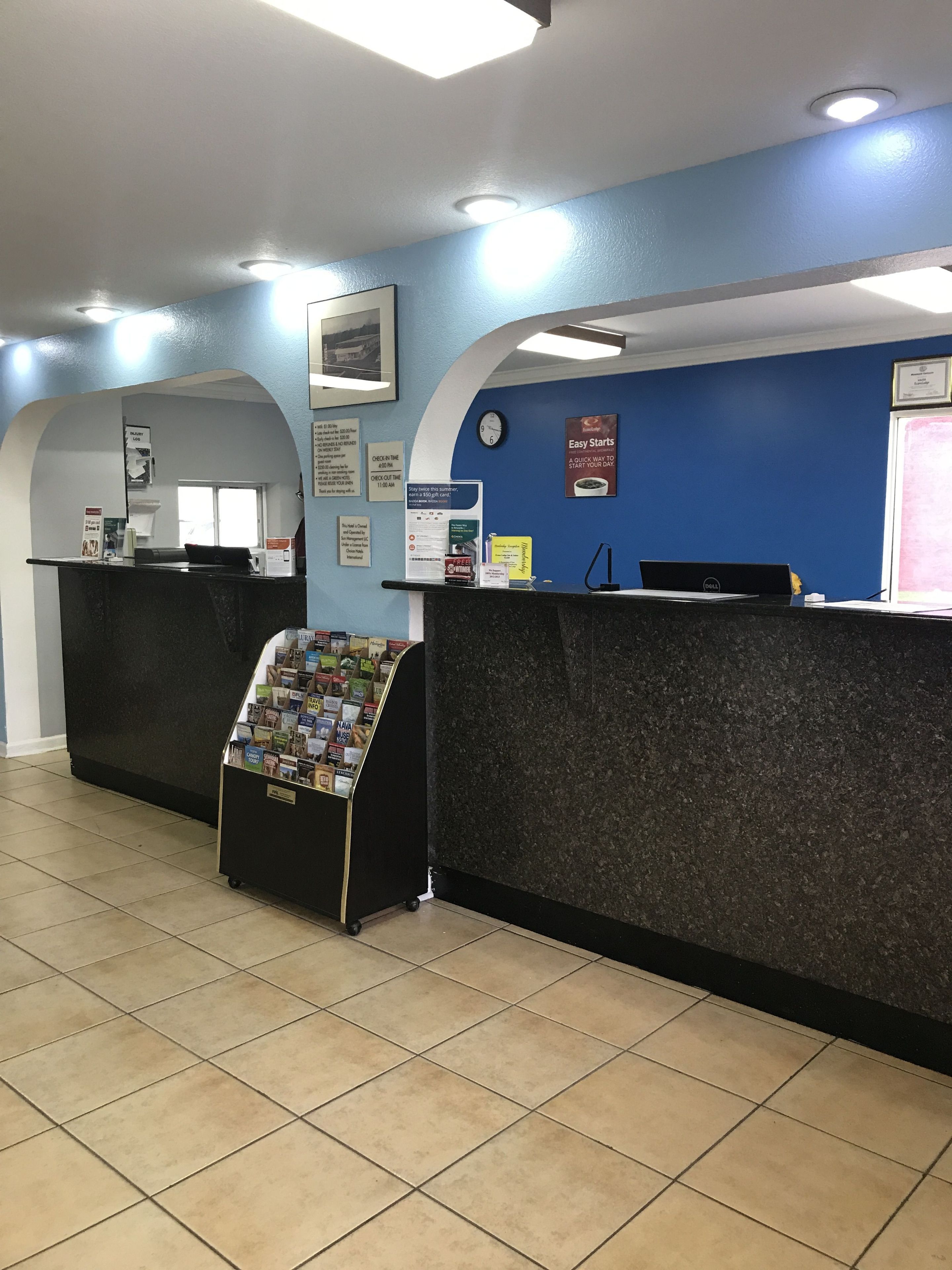 Econo Lodge Inn & Suites I-64 & US 13