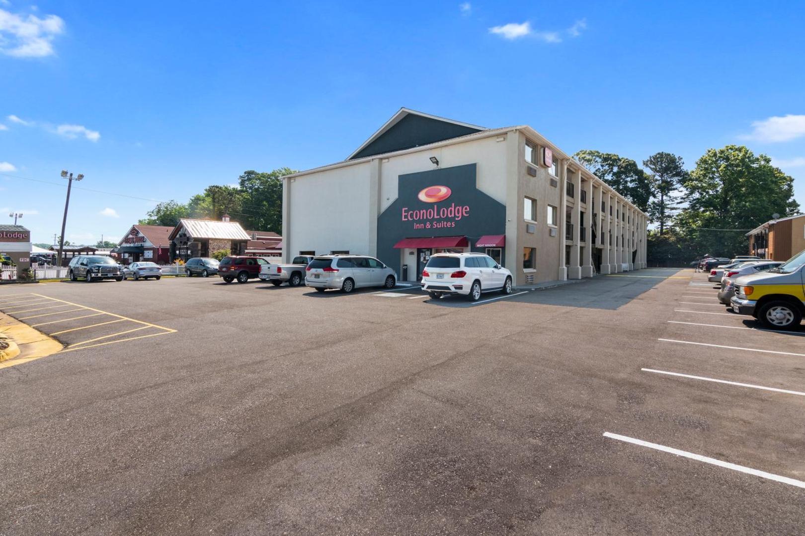 Econo Lodge Inn & Suites I-64 & US 13