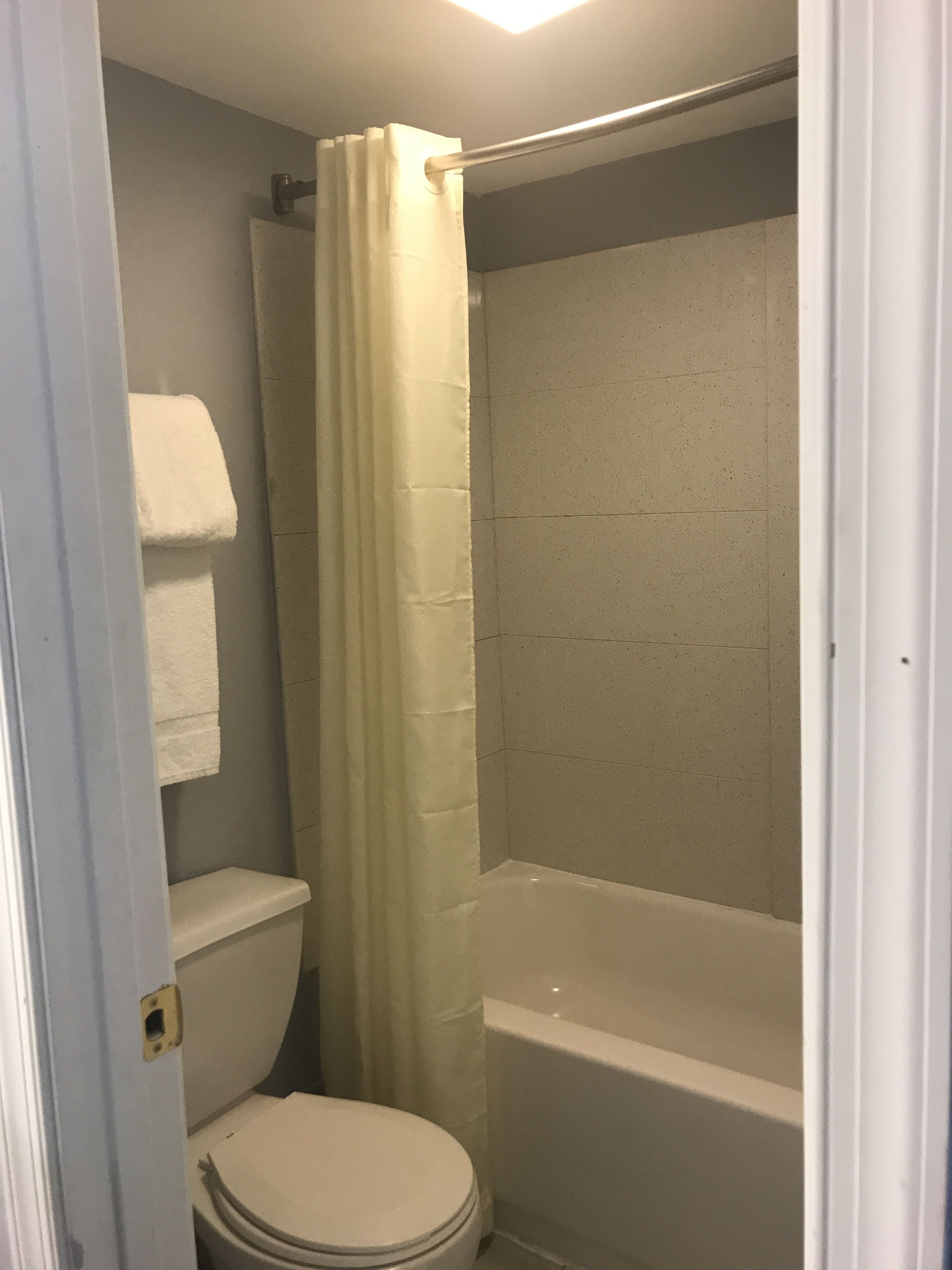 Econo Lodge Inn & Suites I-64 & US 13