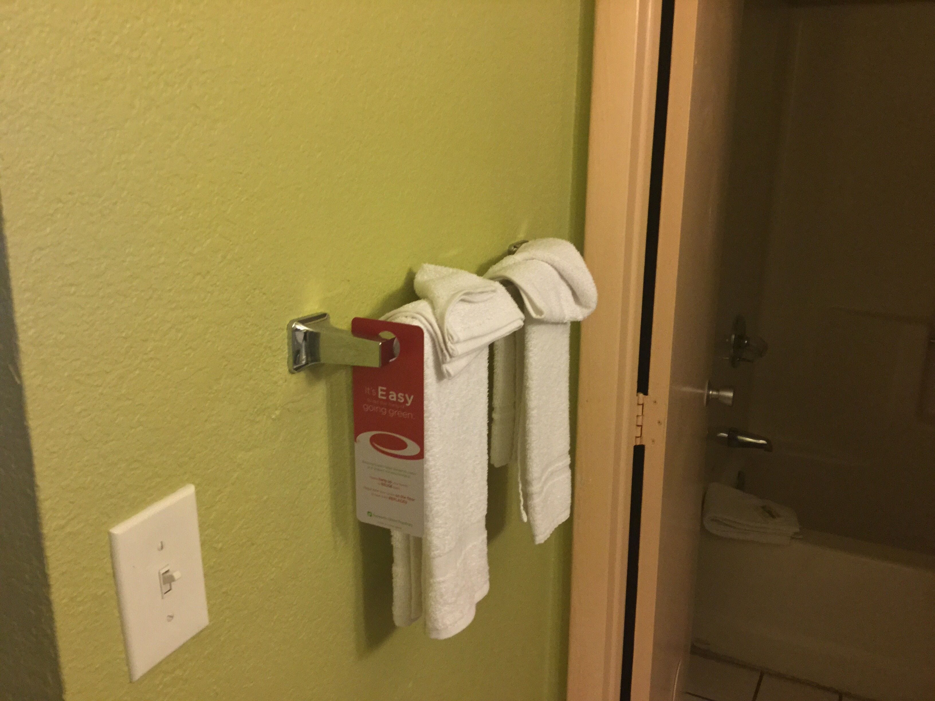 Econo Lodge Inn & Suites I-64 & US 13
