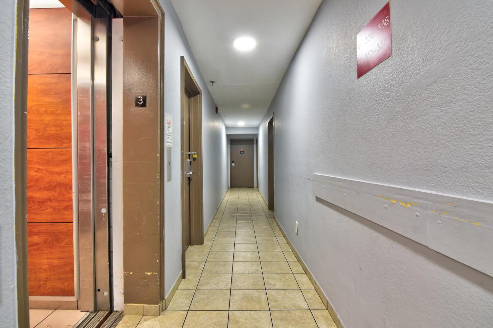 Econo Lodge Inn & Suites I-64 & US 13