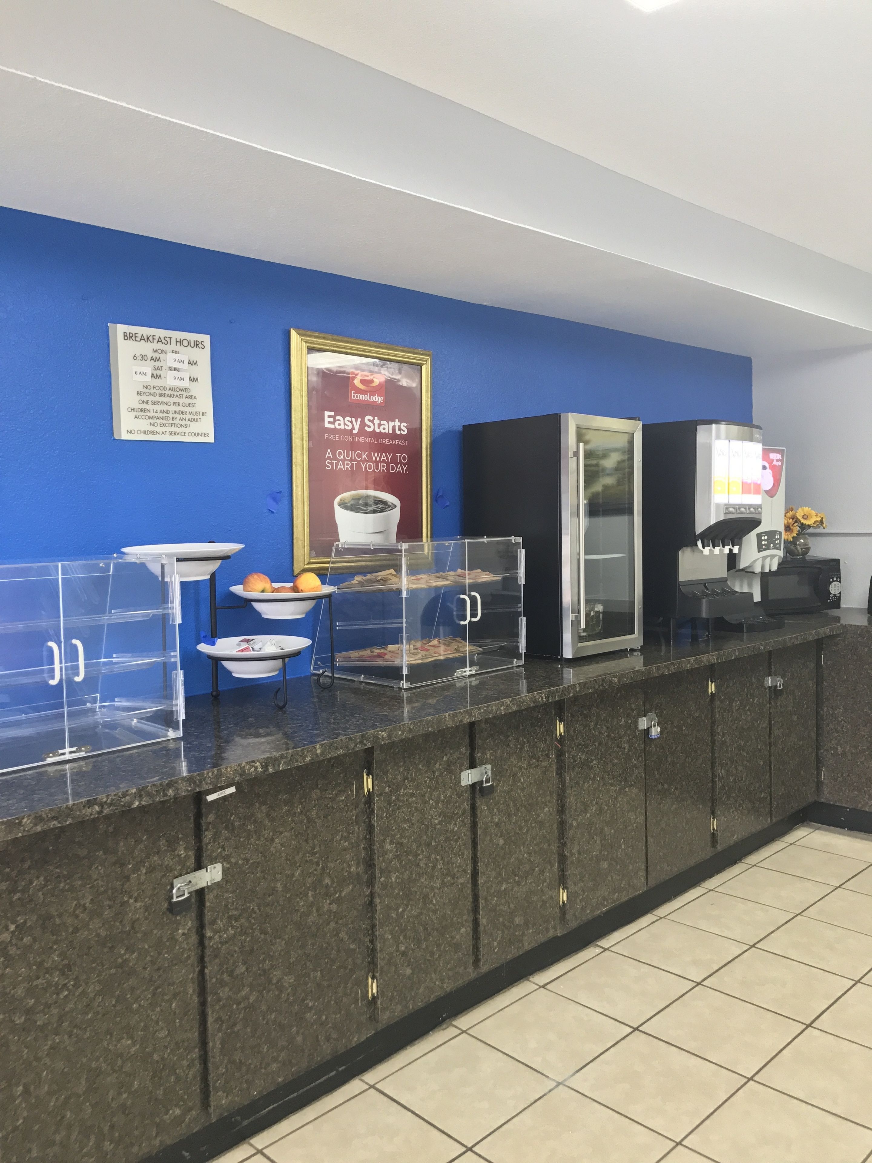 Econo Lodge Inn & Suites I-64 & US 13