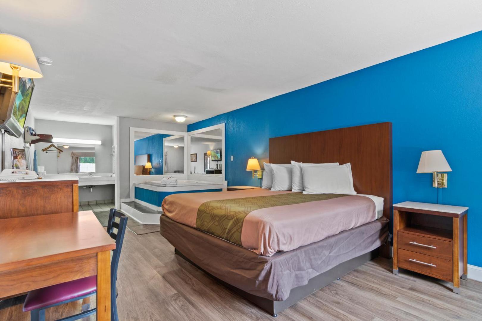 Econo Lodge Inn & Suites I-64 & US 13