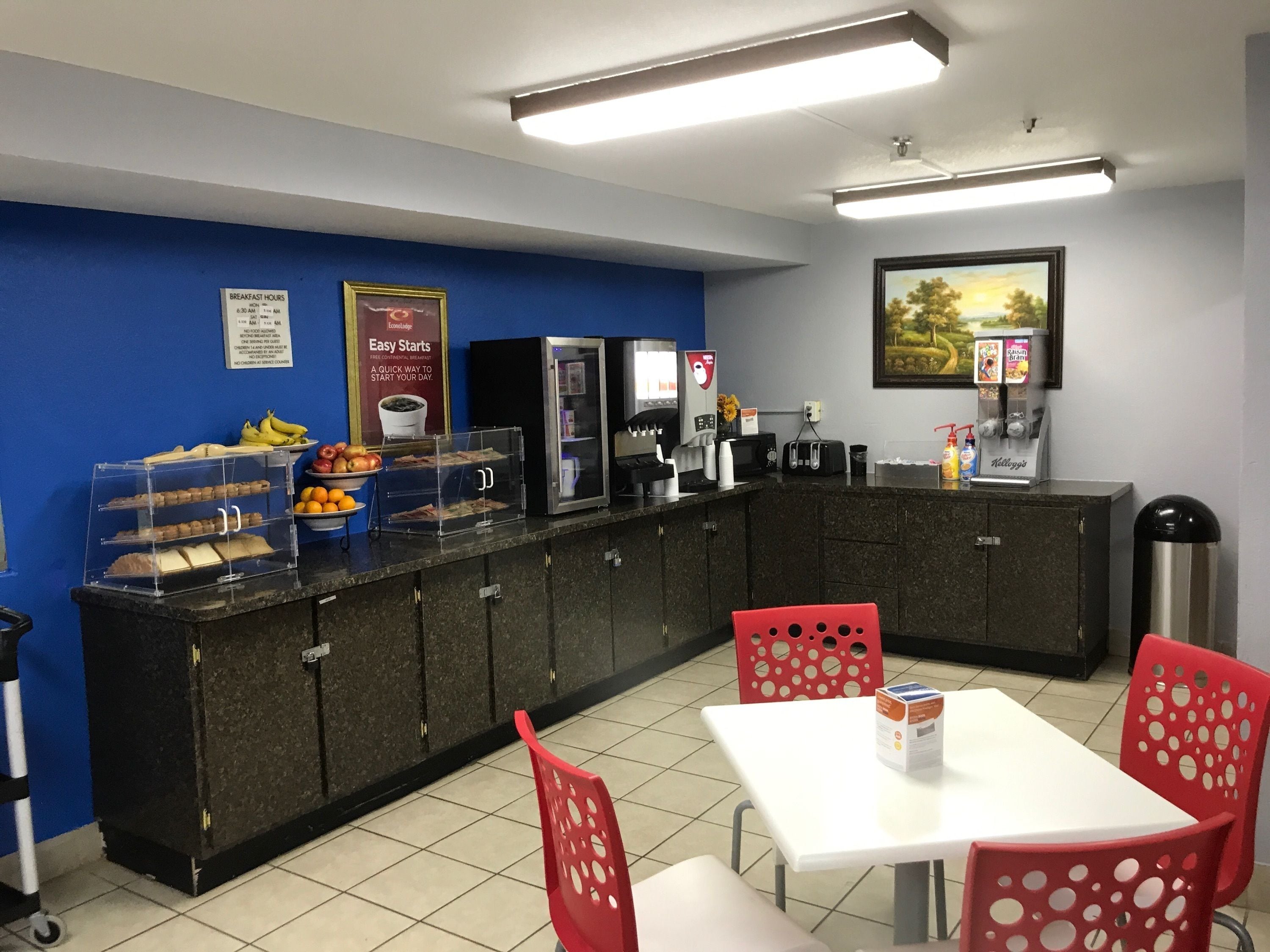 Econo Lodge Inn & Suites I-64 & US 13