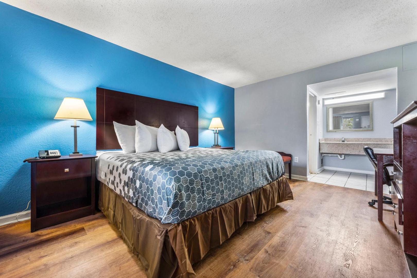 Econo Lodge Inn & Suites I-64 & US 13