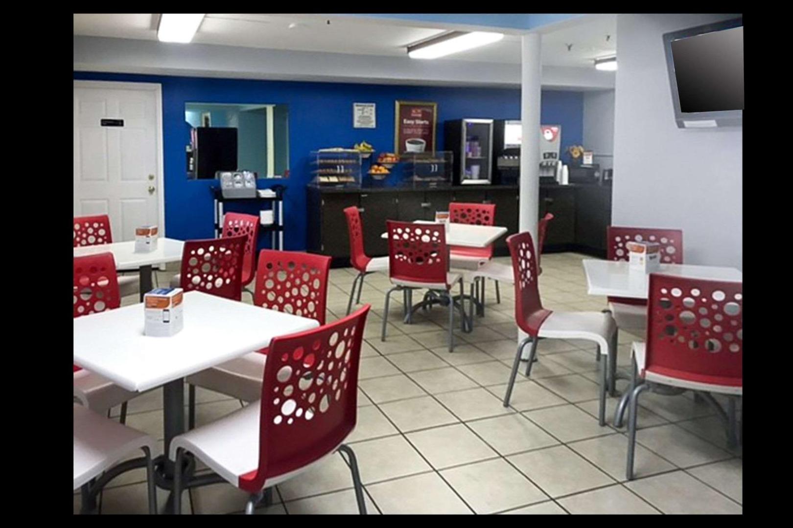Econo Lodge Inn & Suites I-64 & US 13