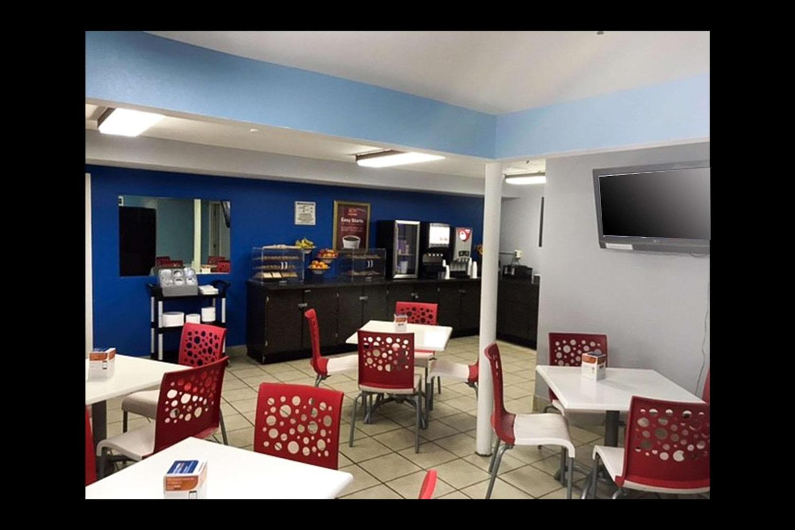 Econo Lodge Inn & Suites I-64 & US 13