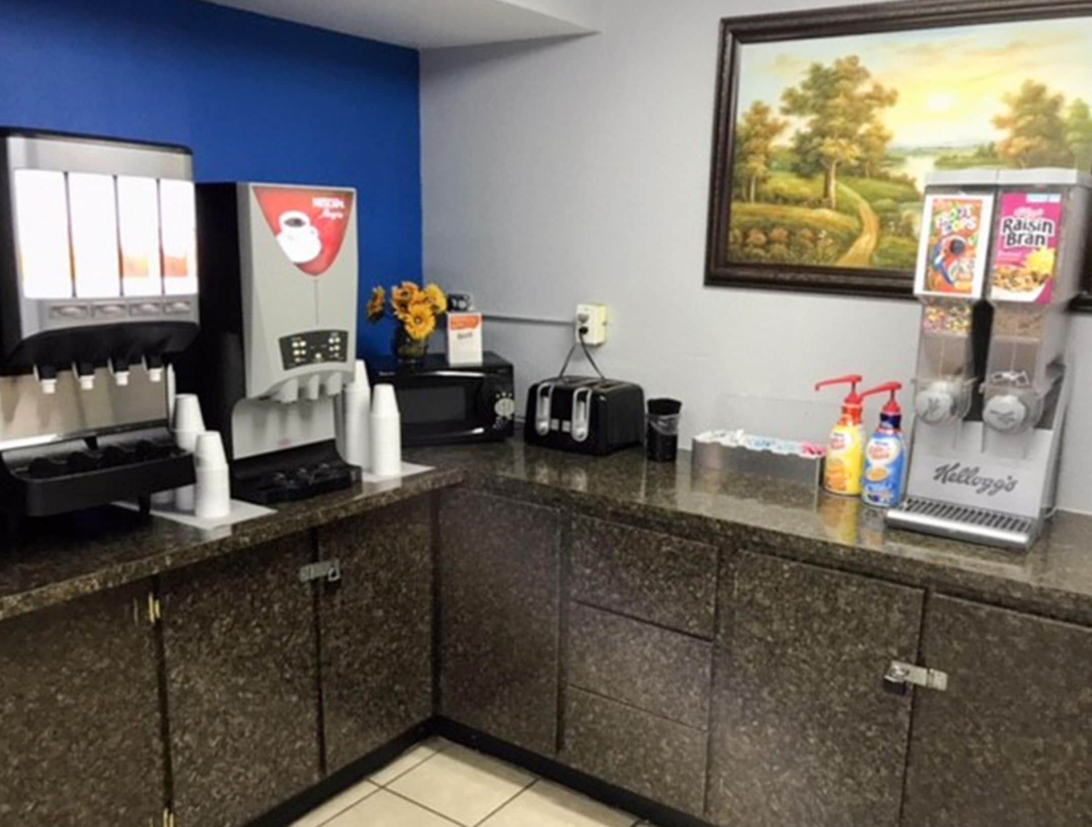 Econo Lodge Inn & Suites I-64 & US 13