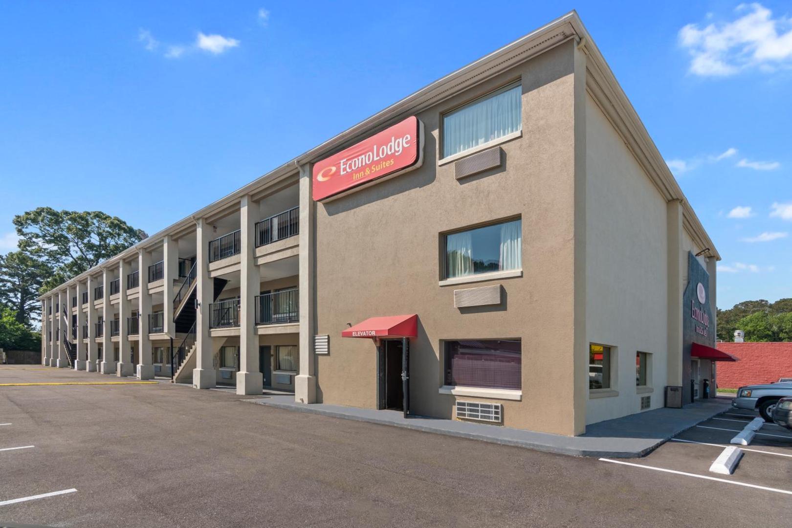 Econo Lodge Inn & Suites I-64 & US 13