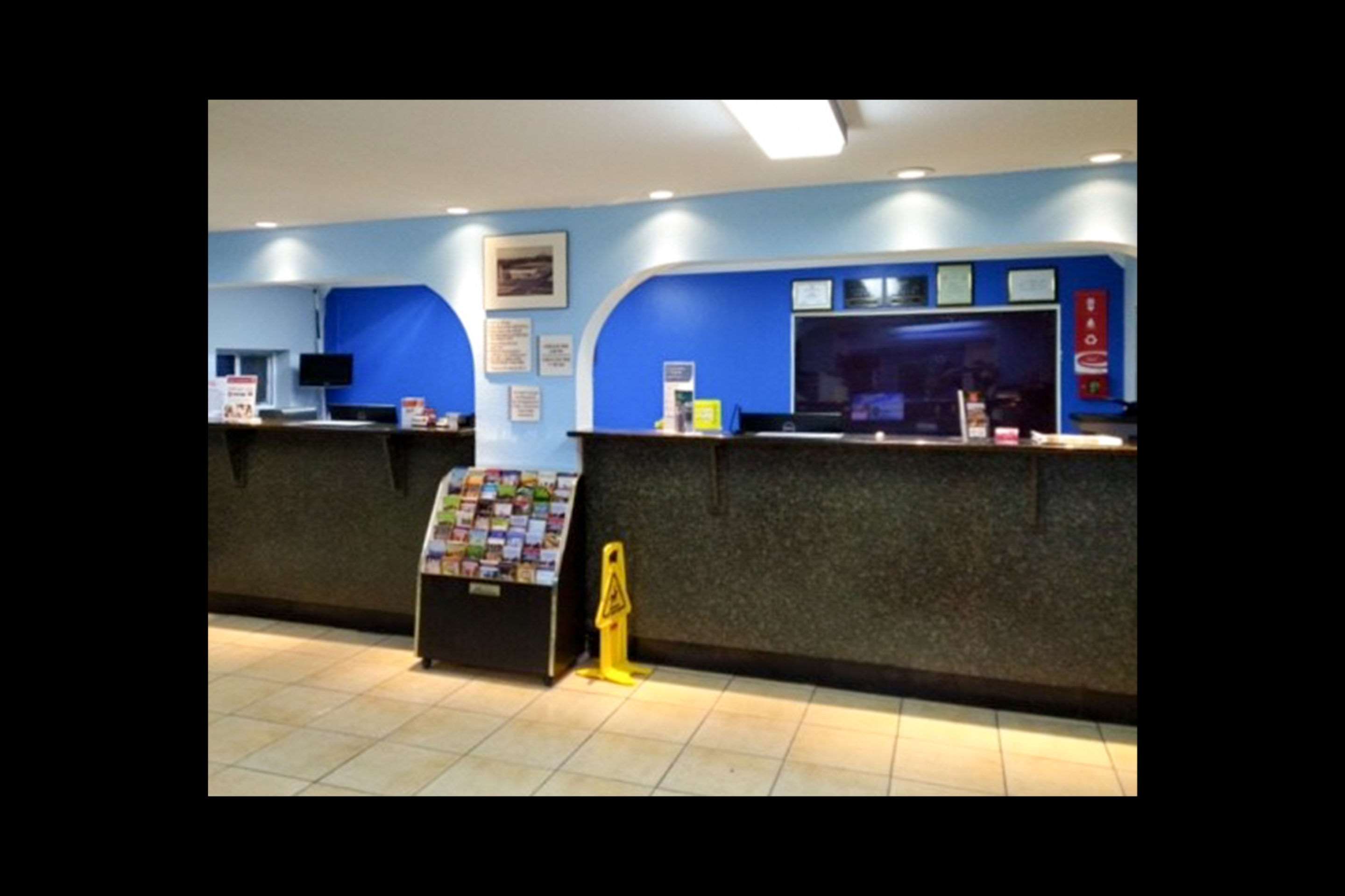 Econo Lodge Inn & Suites I-64 & US 13