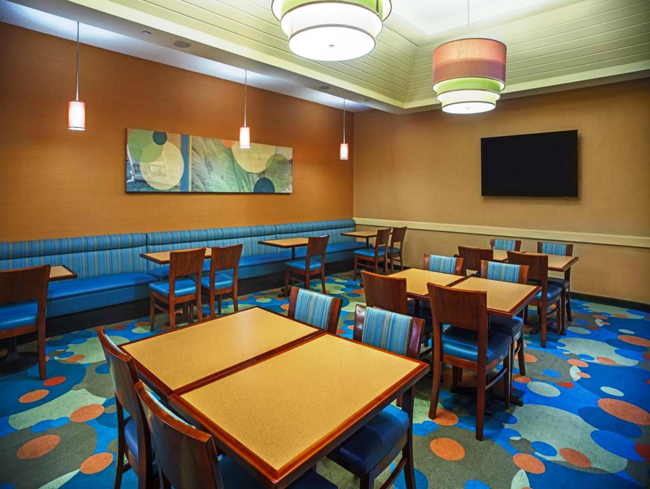 Holiday Inn Express Hotel & Suites Virginia Beach Oceanfront