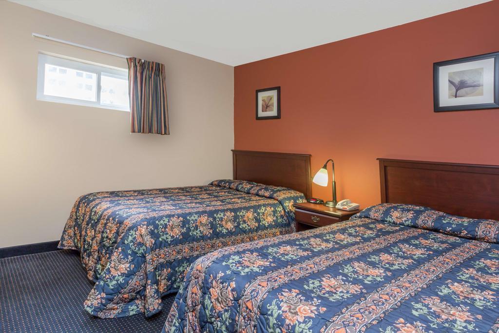 Breeze Inn & Suites
