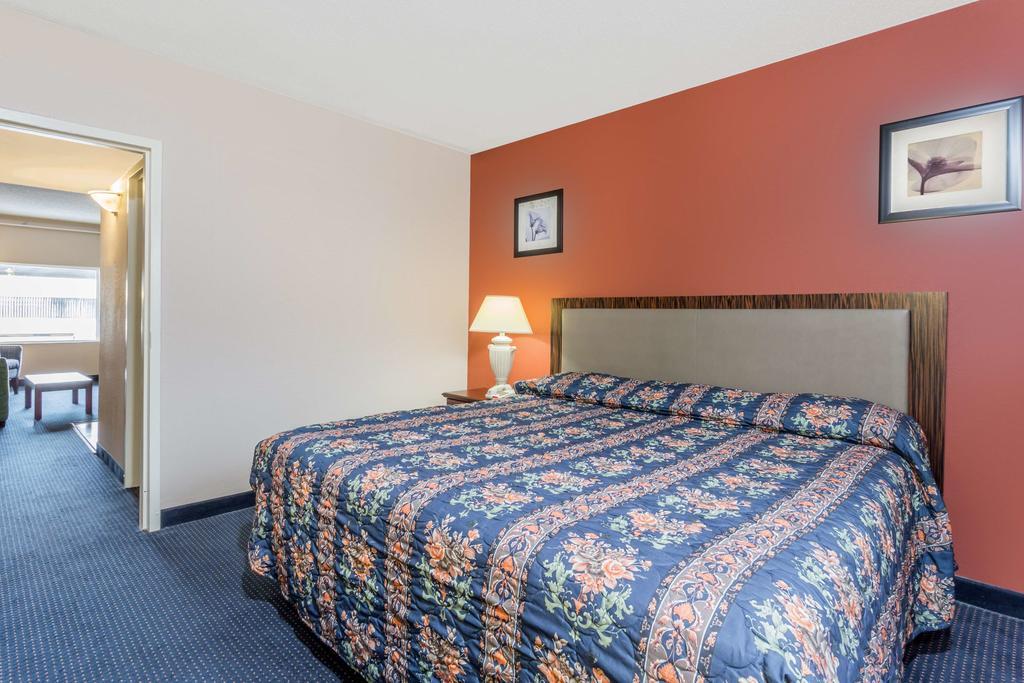 Breeze Inn & Suites