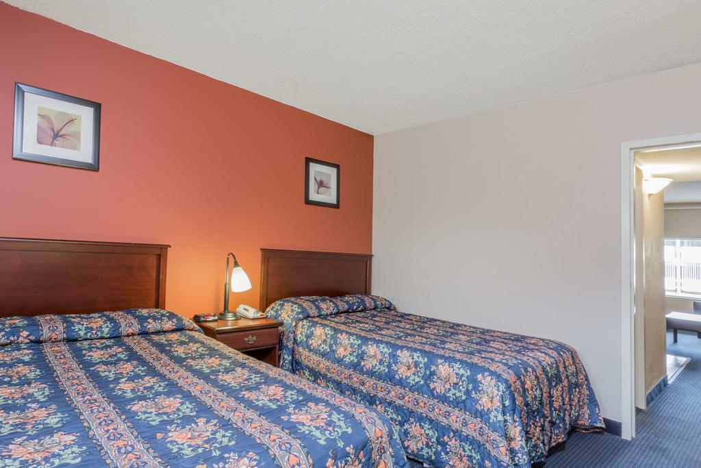 Breeze Inn & Suites