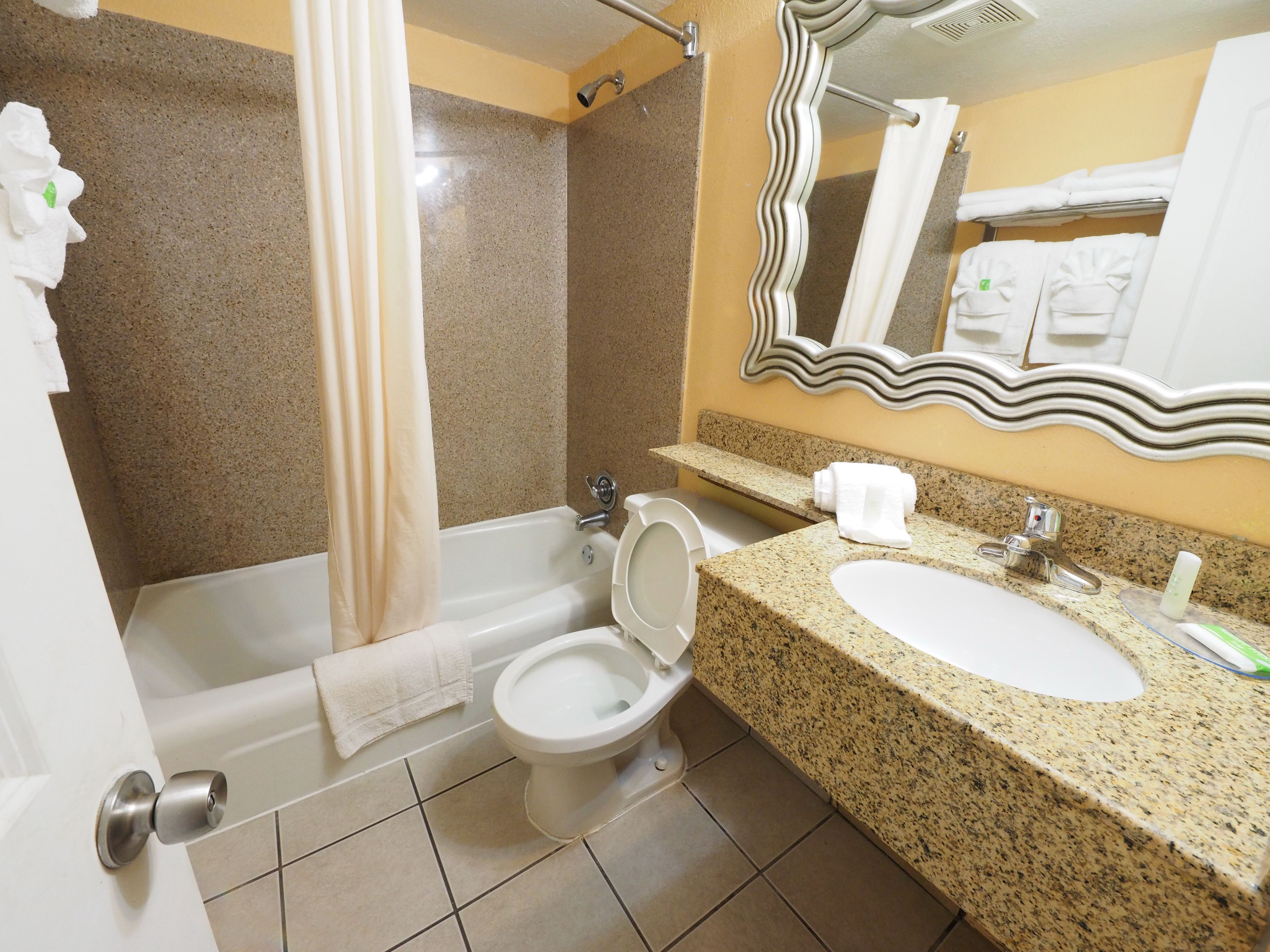 Seashire Inn & Suites
