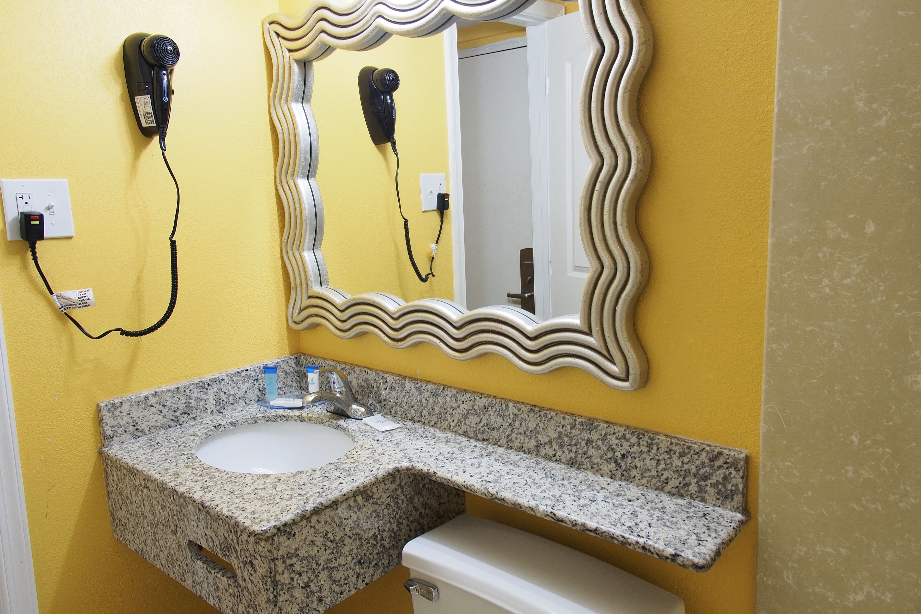 Seashire Inn & Suites