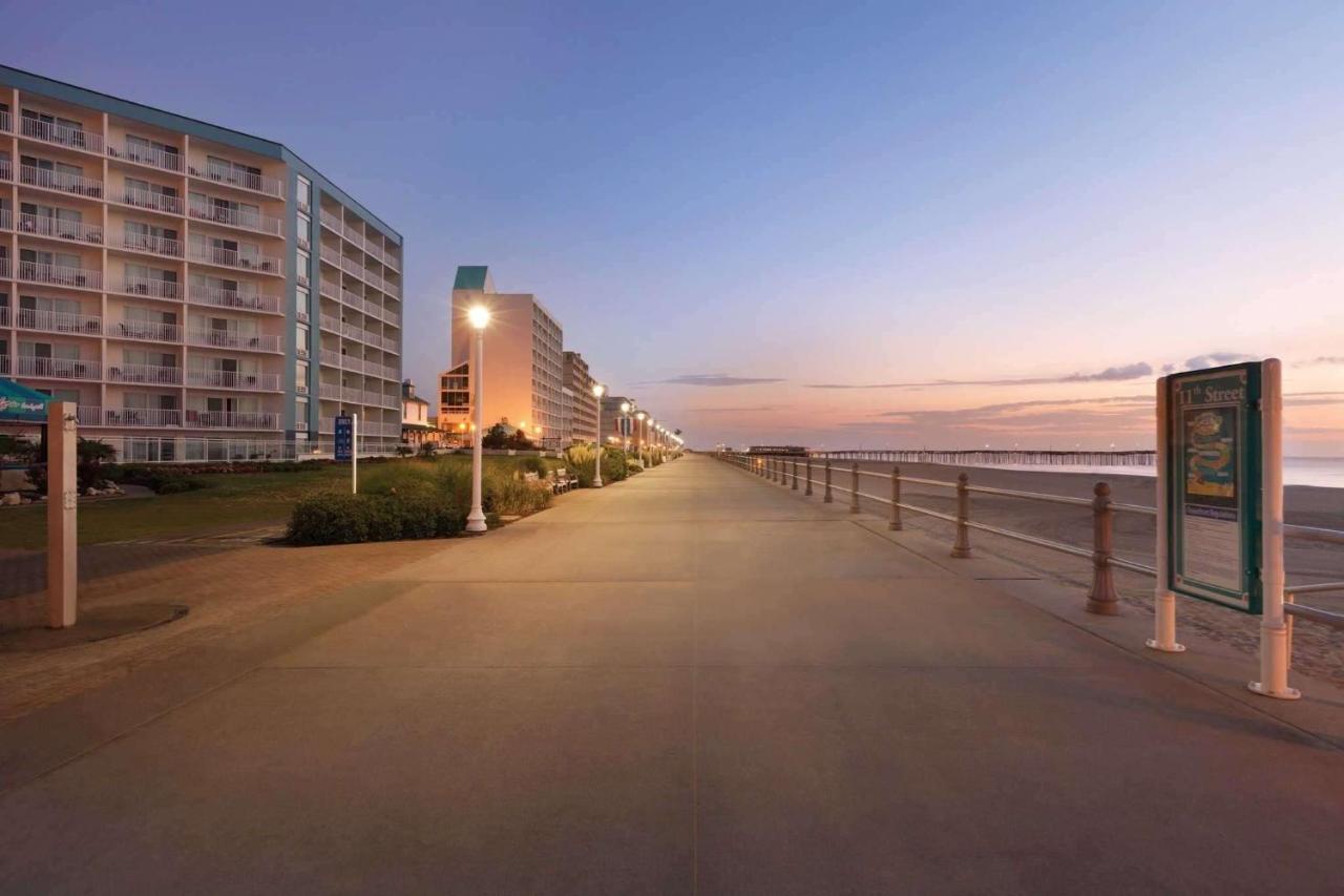 Surfbreak Oceanfront Hotel