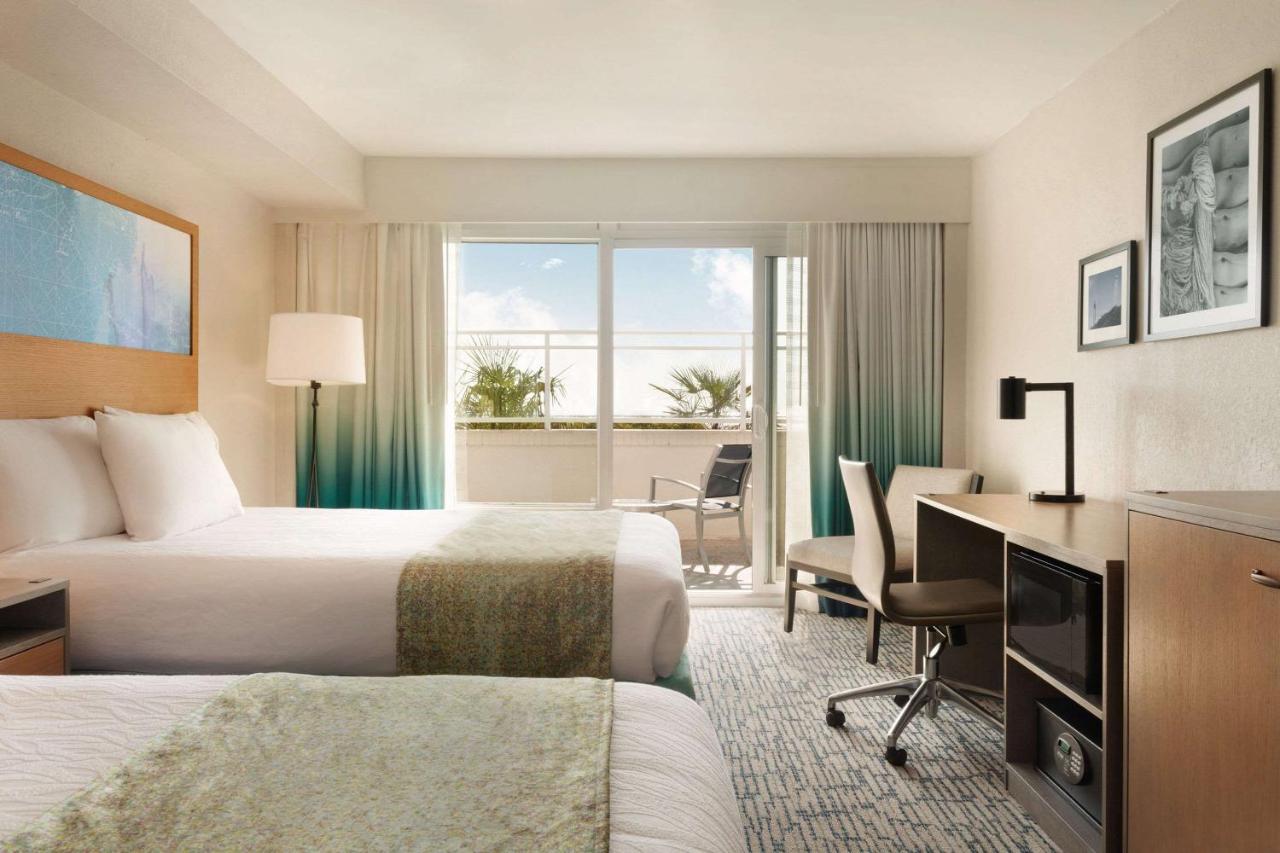 Surfbreak Oceanfront Hotel