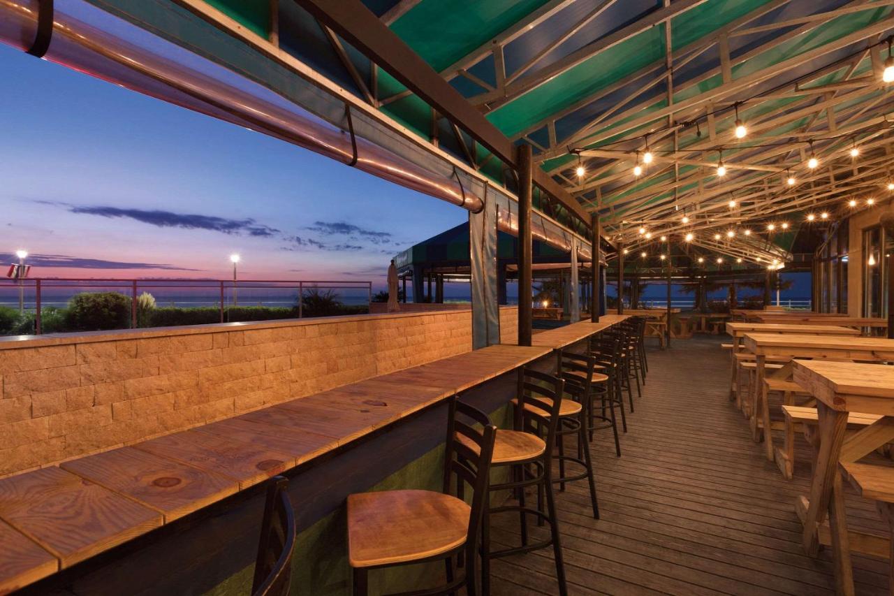Surfbreak Oceanfront Hotel